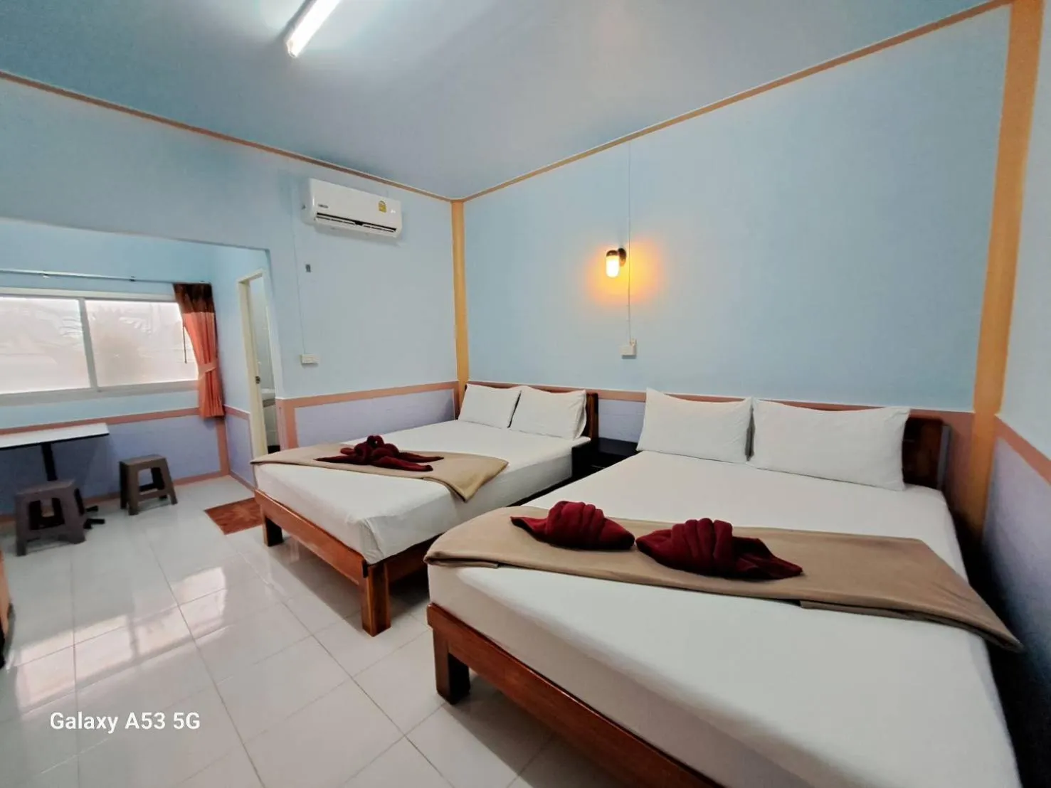 Restaurant/places to eat, Bed in Peace Lanta Mansion