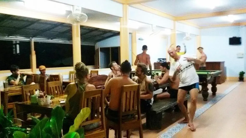 Restaurant/places to eat in Peace Lanta Mansion