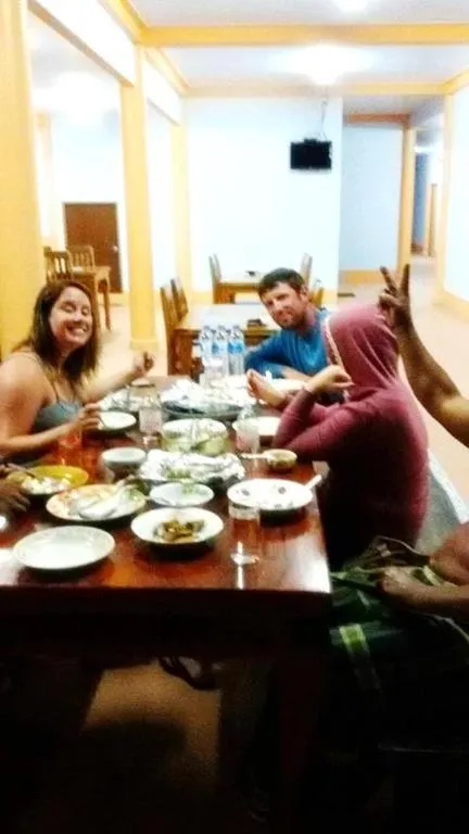 Restaurant/places to eat in Peace Lanta Mansion