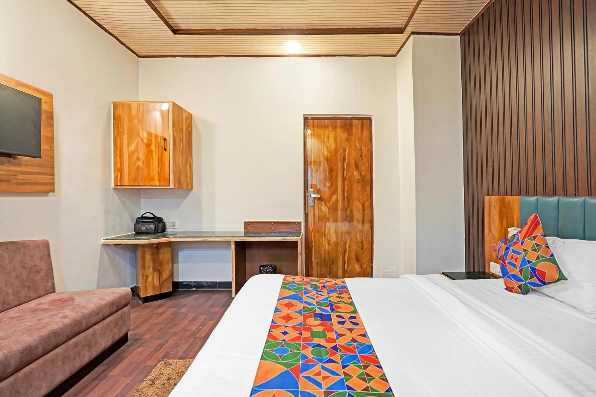 Bed in FabHotel Bridge