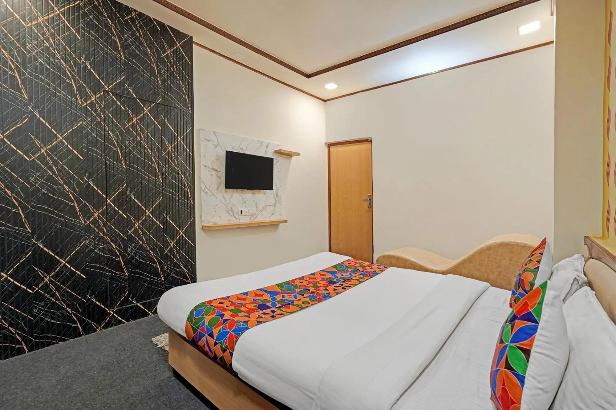 Bed in FabHotel Bridge