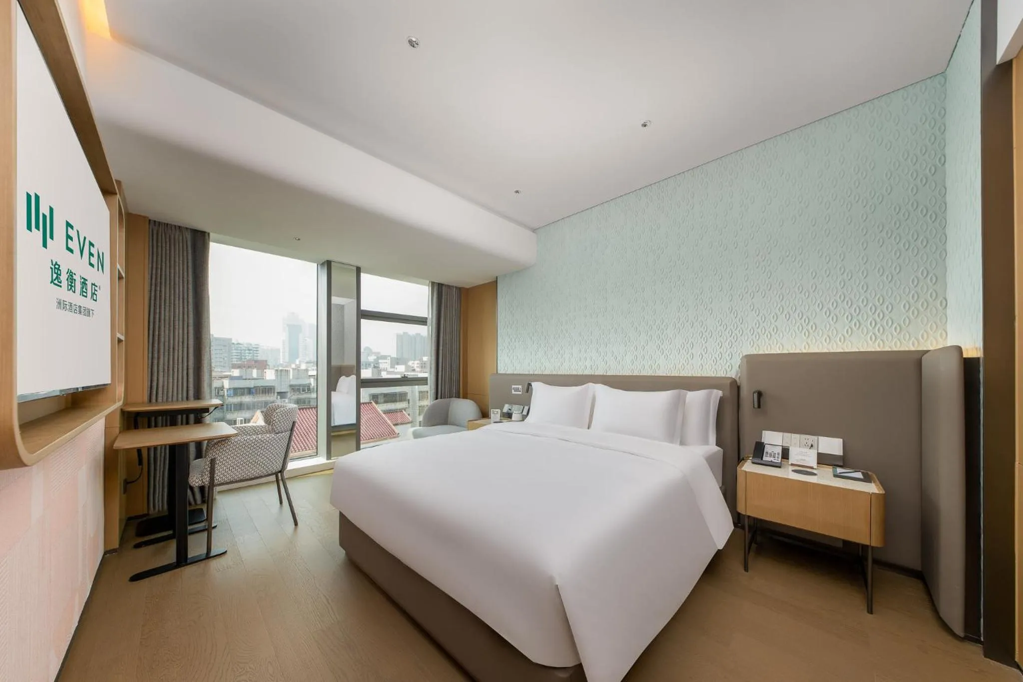Photo of the whole room, Bed in EVEN Hotel Quanzhou City Center by IHG
