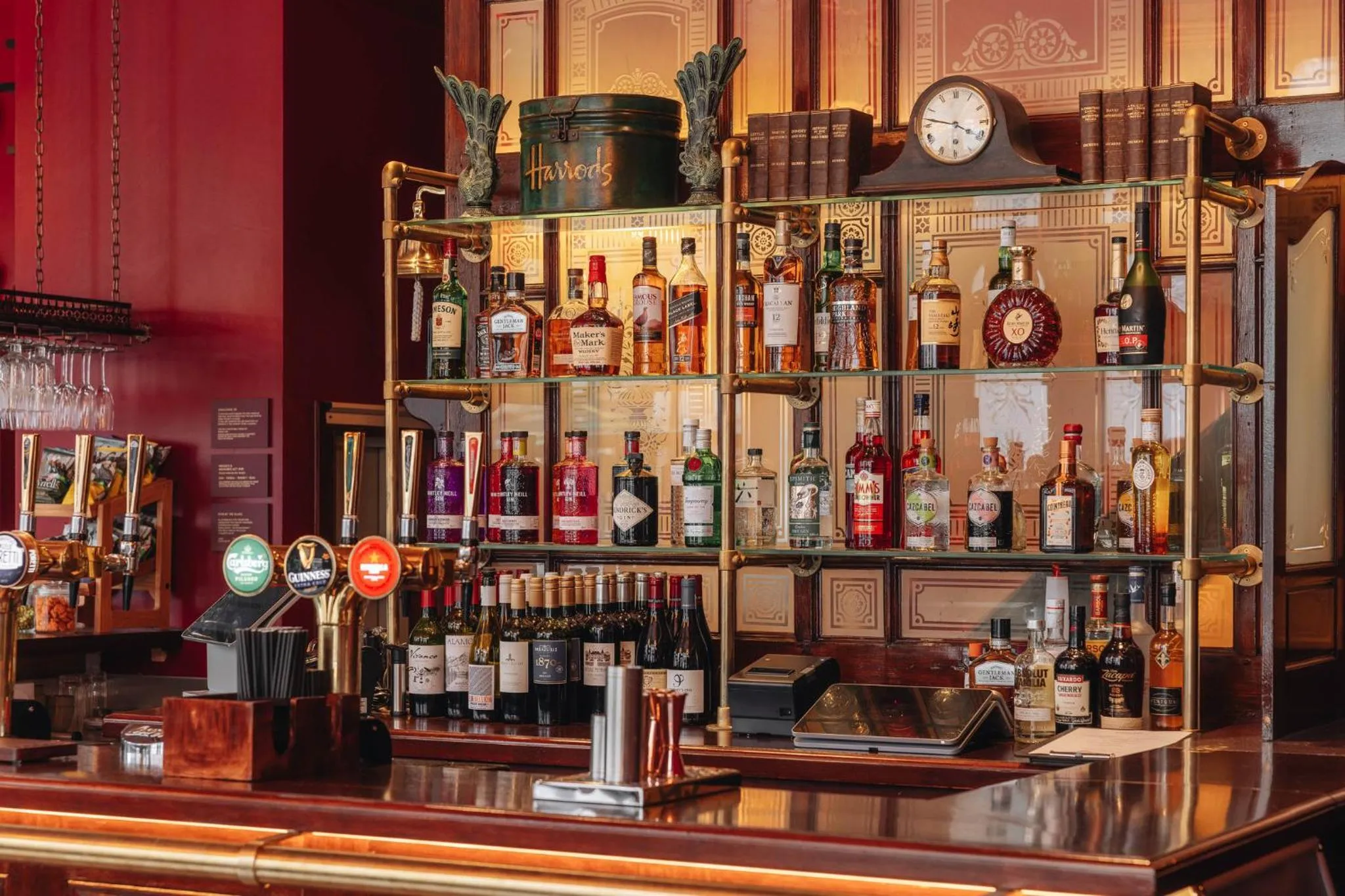 Lounge or bar in Hotel Indigo London Clerkenwell by IHG