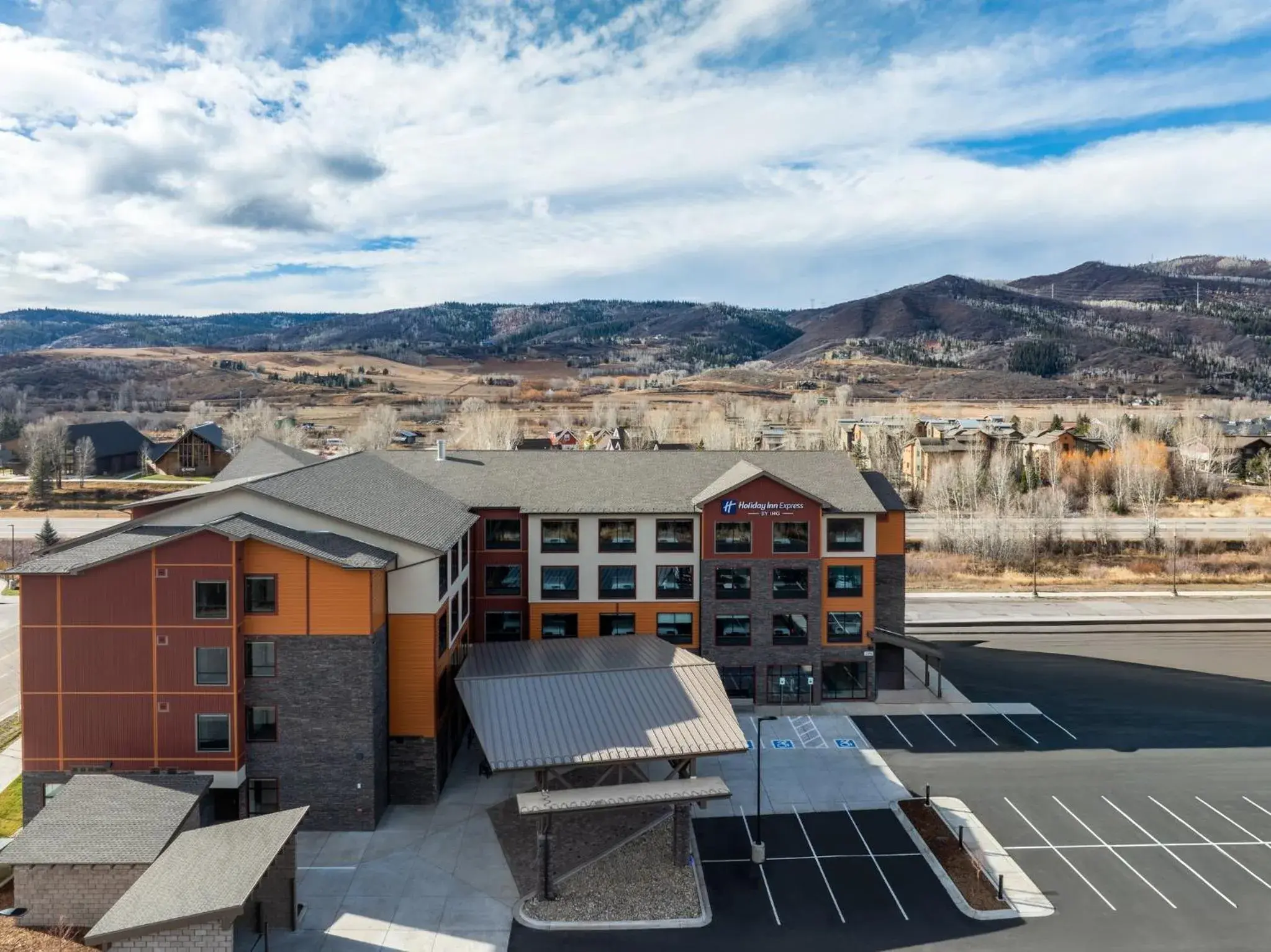 Property building in Holiday Inn Express & Suites Steamboat Springs by IHG Property building in Holiday Inn Express & Suites Steamboat Springs by IHG