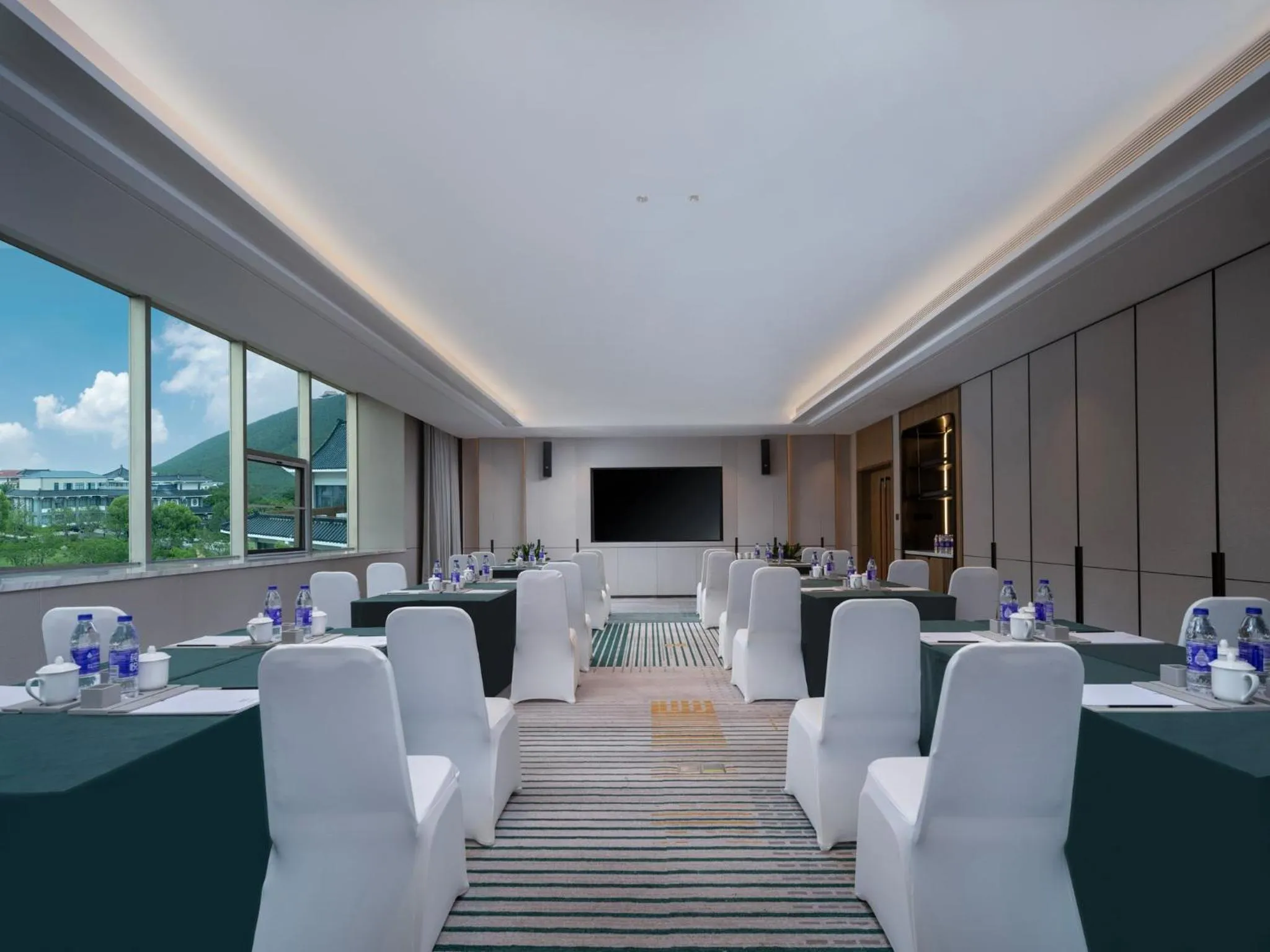 Meeting/conference room in Holiday Inn Xuzhou Yunquan by IHG