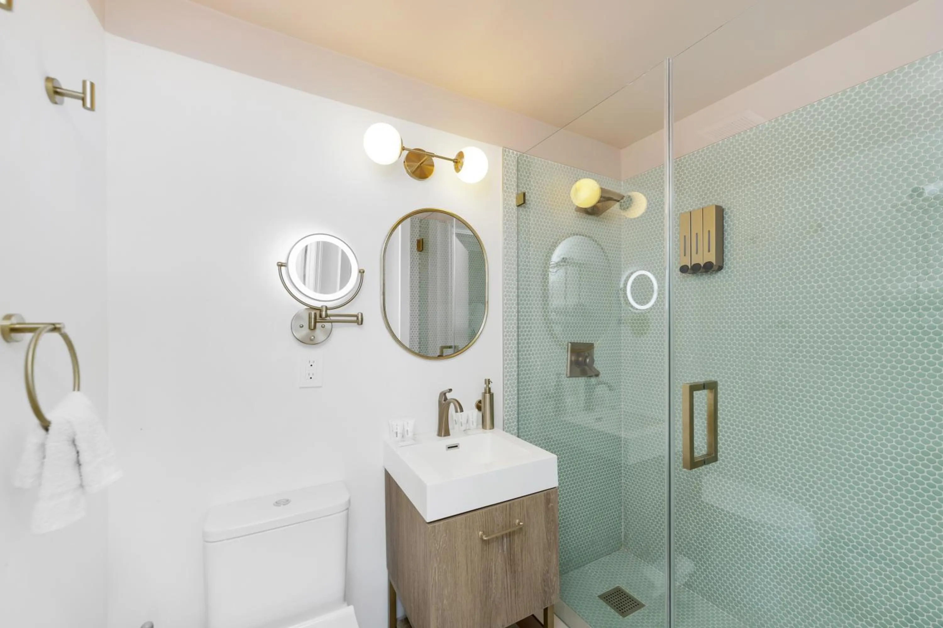 Shower in Le Particulier Miami