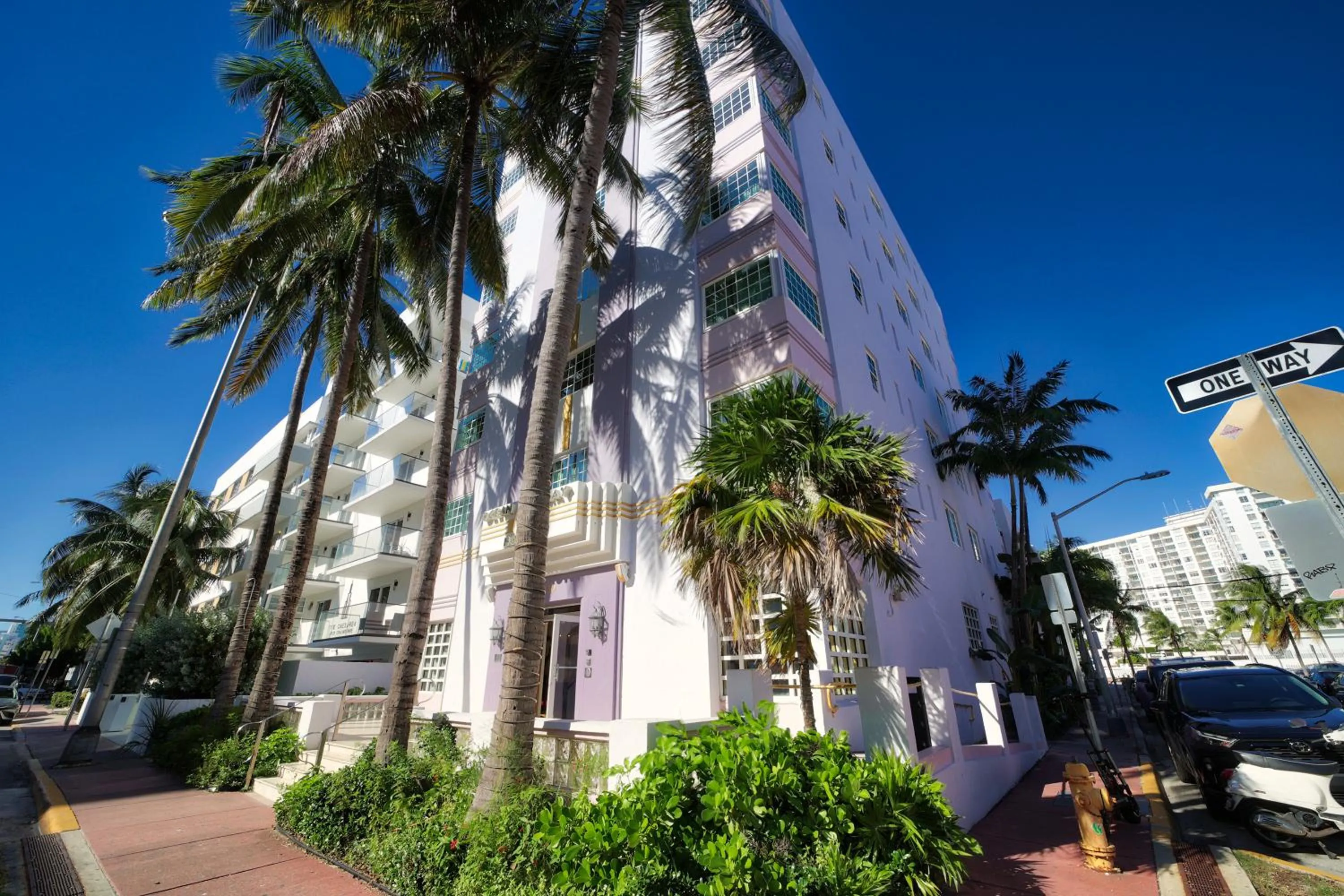 Property building in Le Particulier Miami