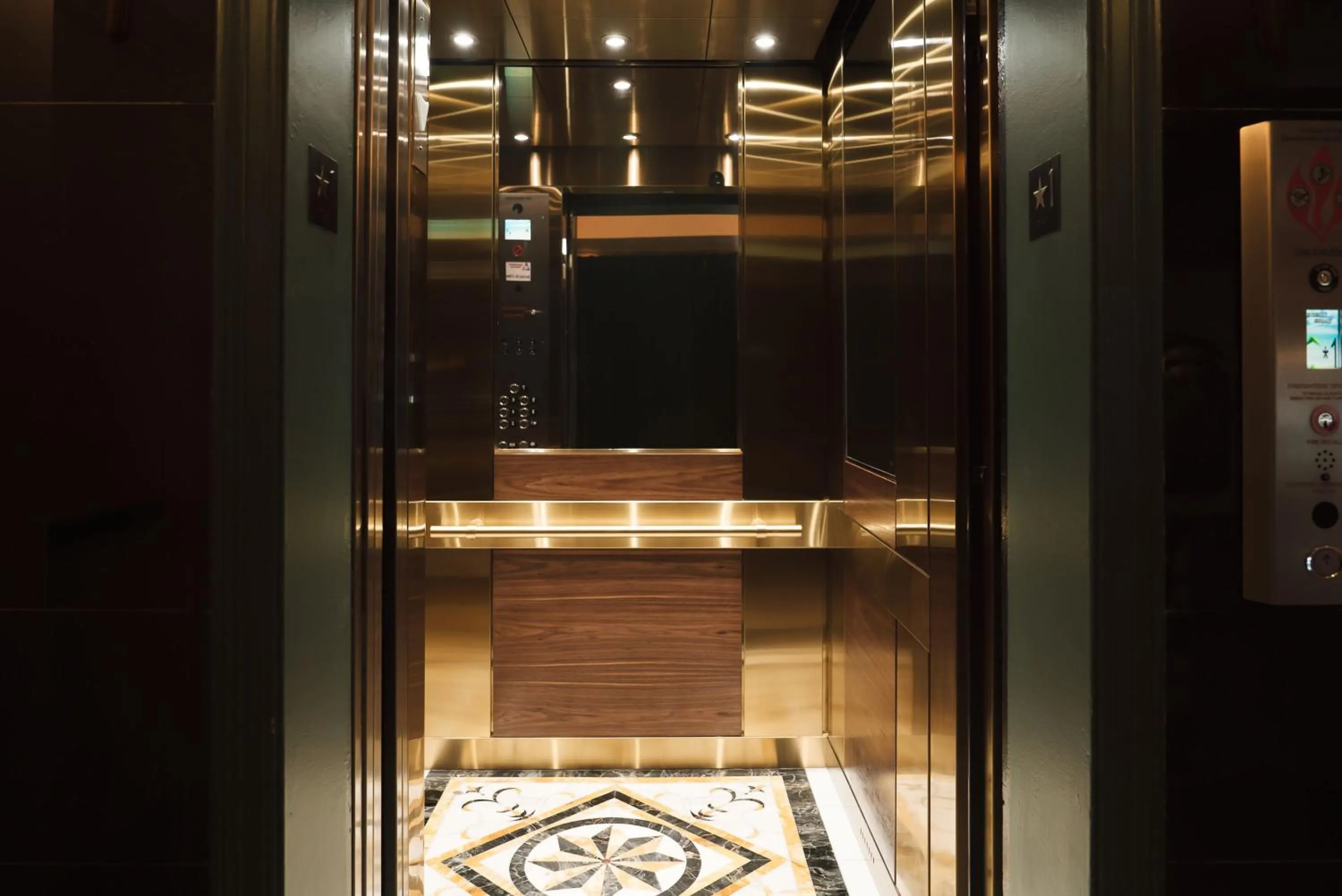 elevator in Le Particulier Miami