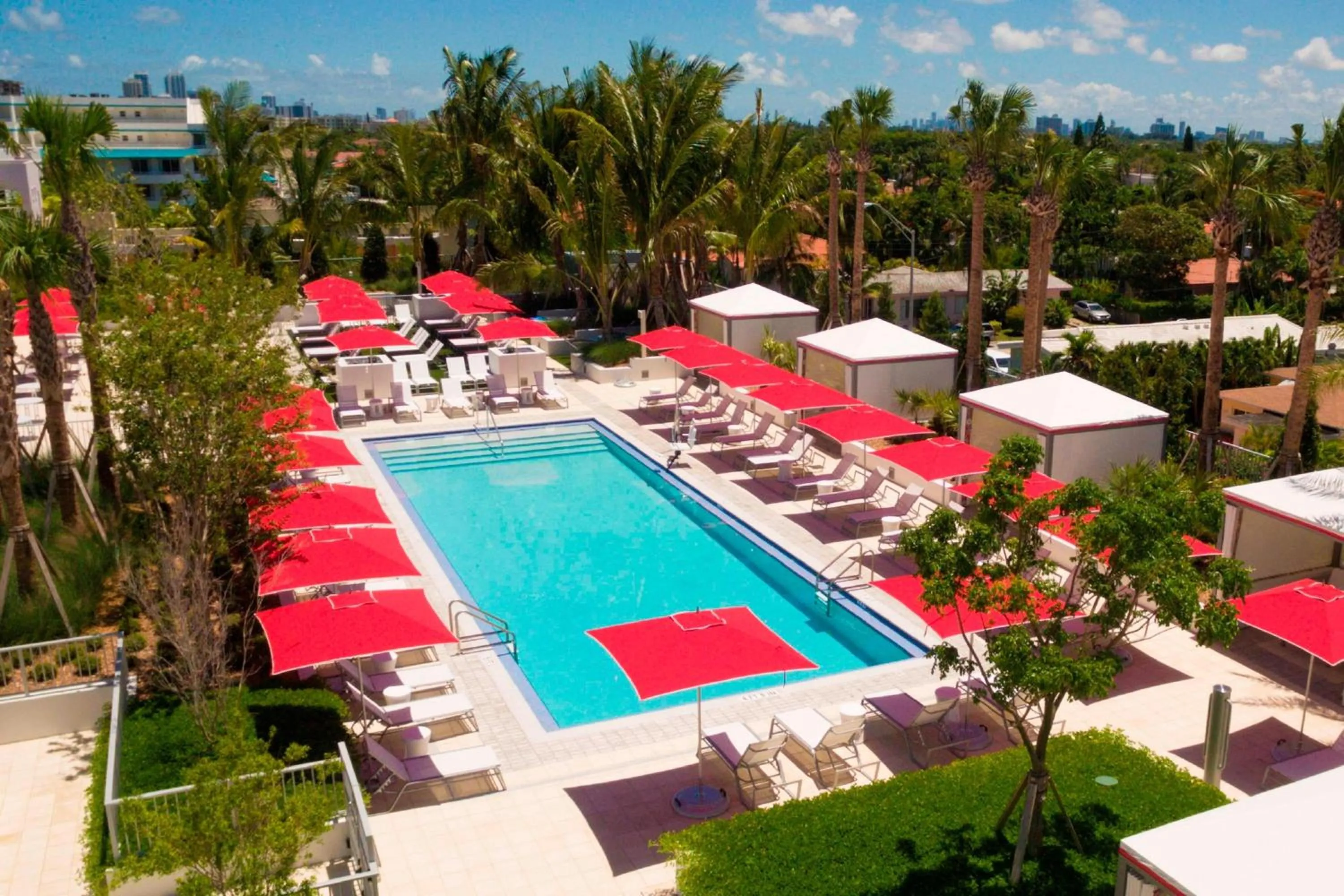 Swimming pool in Residence Inn by Marriott Miami Beach Surfside