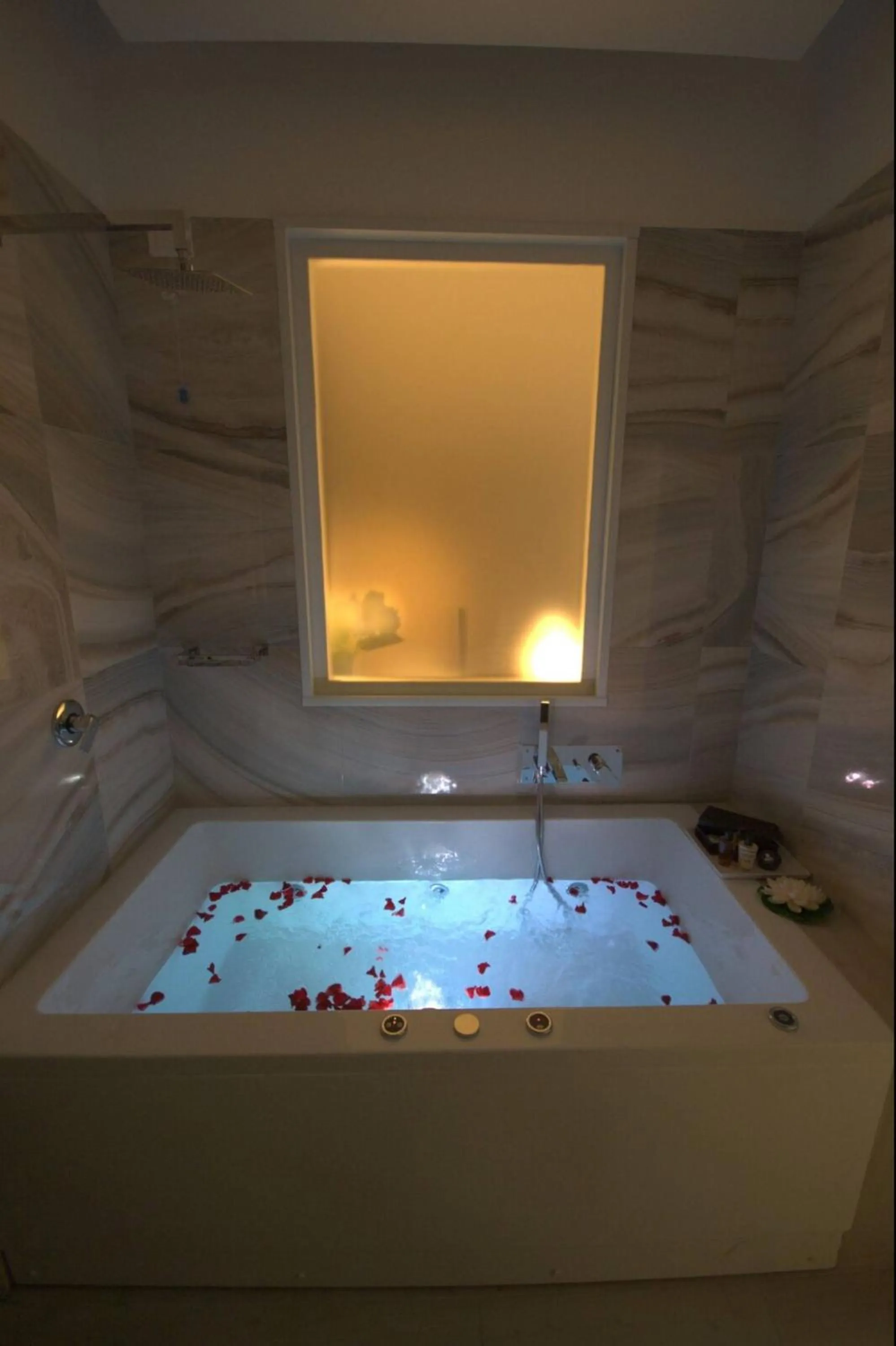 Hot Tub in Terrazza Marco Antonio Luxury Suite