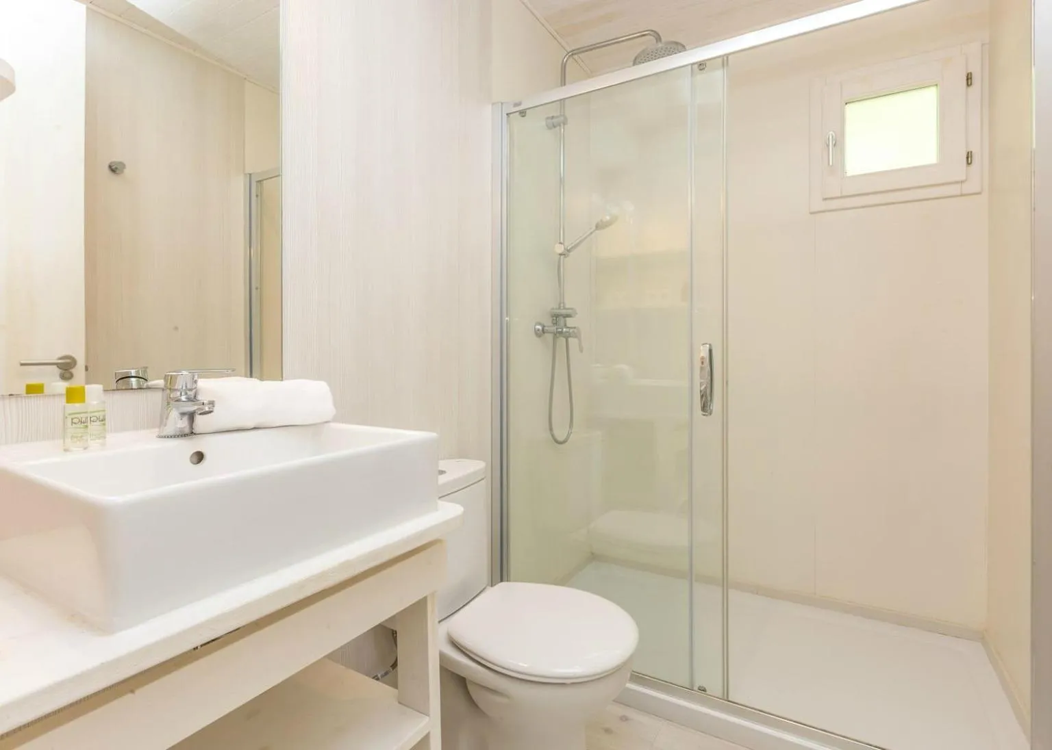 Shower in Tamarit Beach Resort