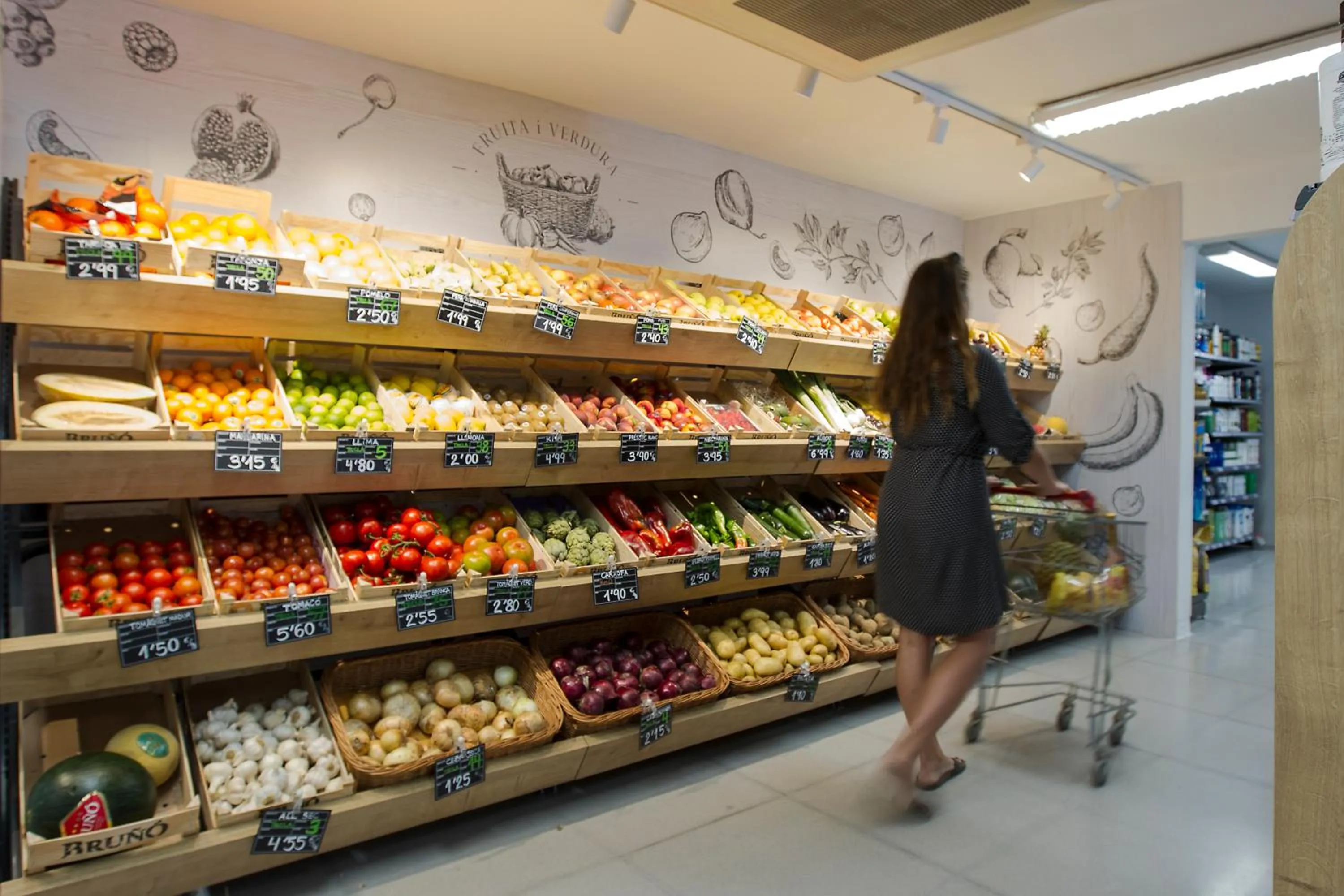 On-site shops in Tamarit Beach Resort