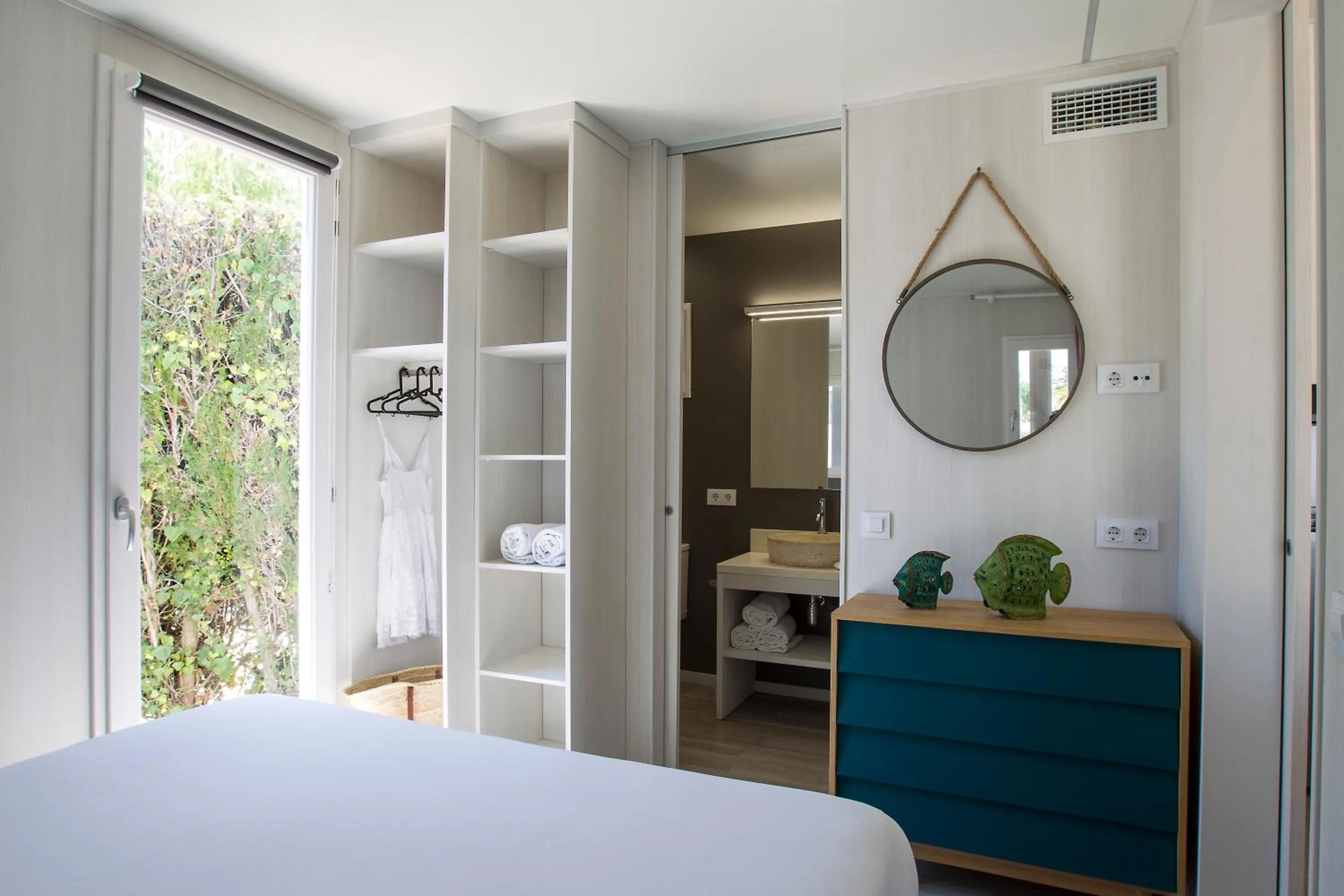 Communal lounge/ TV room, Bed in Tamarit Beach Resort