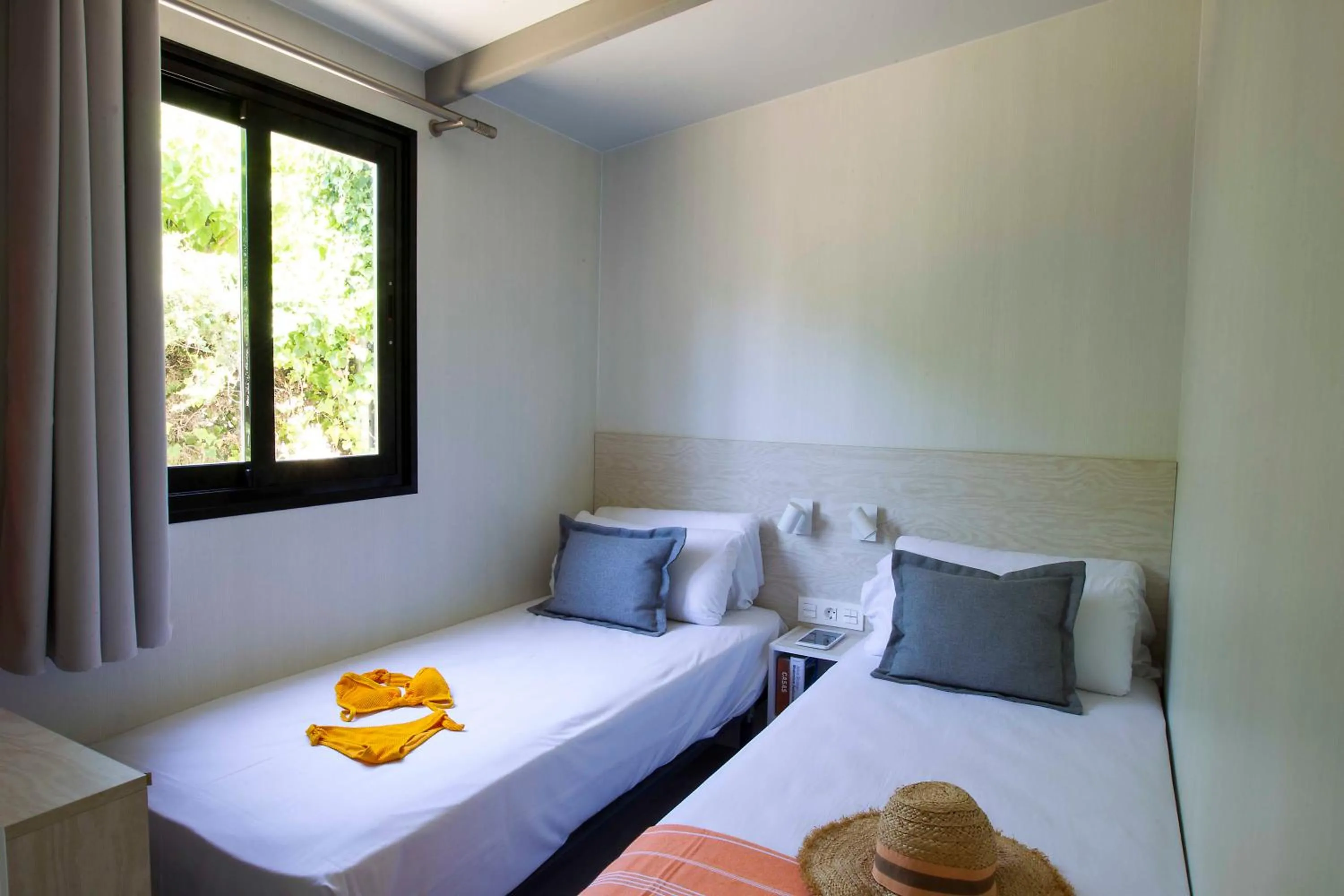 Bedroom, Bed in Tamarit Beach Resort