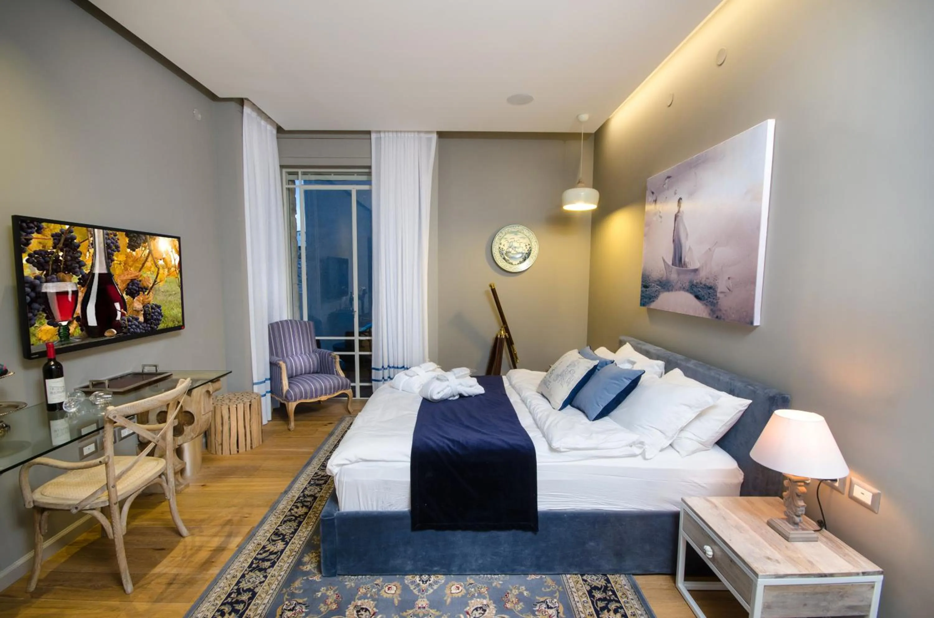 Bedroom, Bed in Chateau Glili