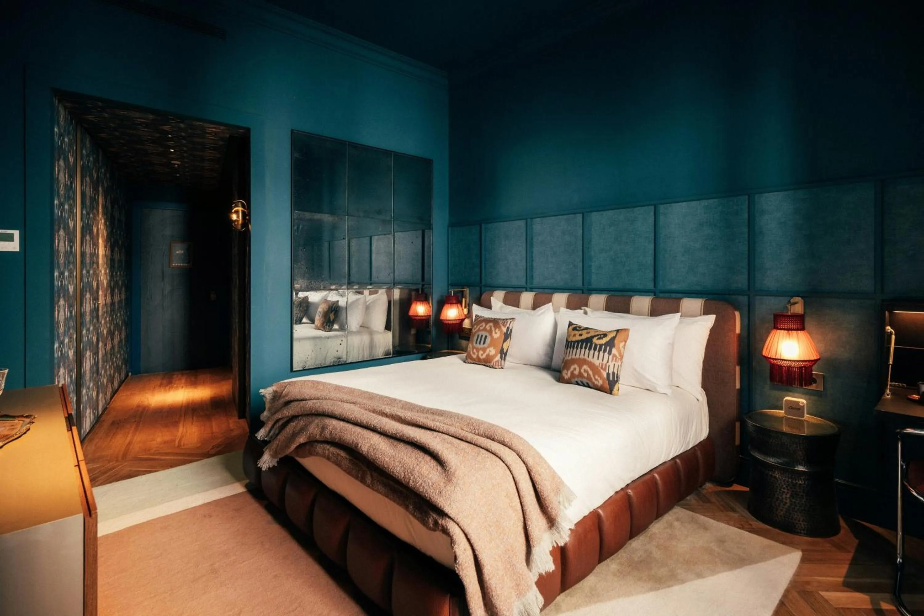 Property building, Bed in Nômade Temple Madrid