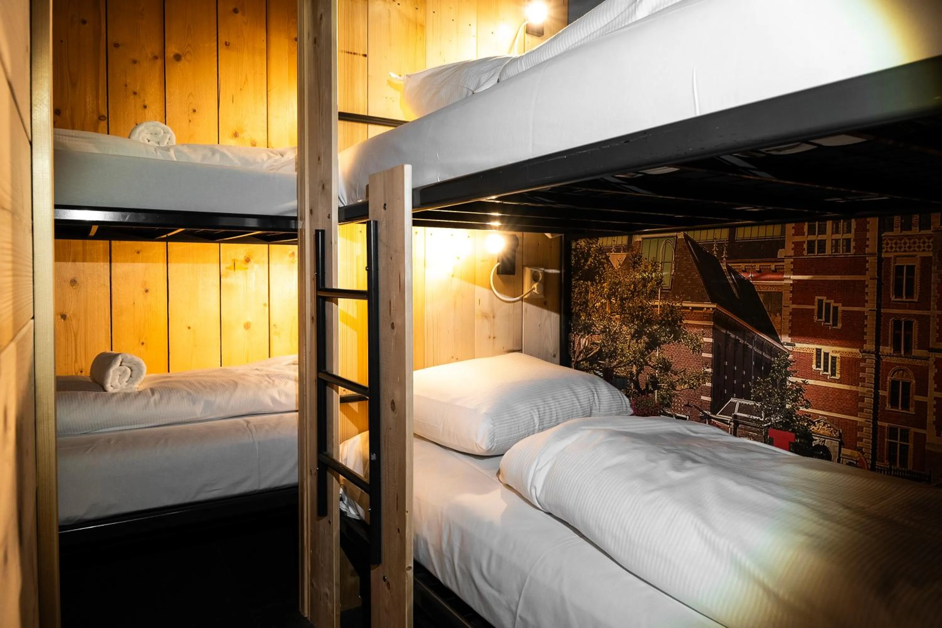 Bed in Amsterdam Teleport Hotel