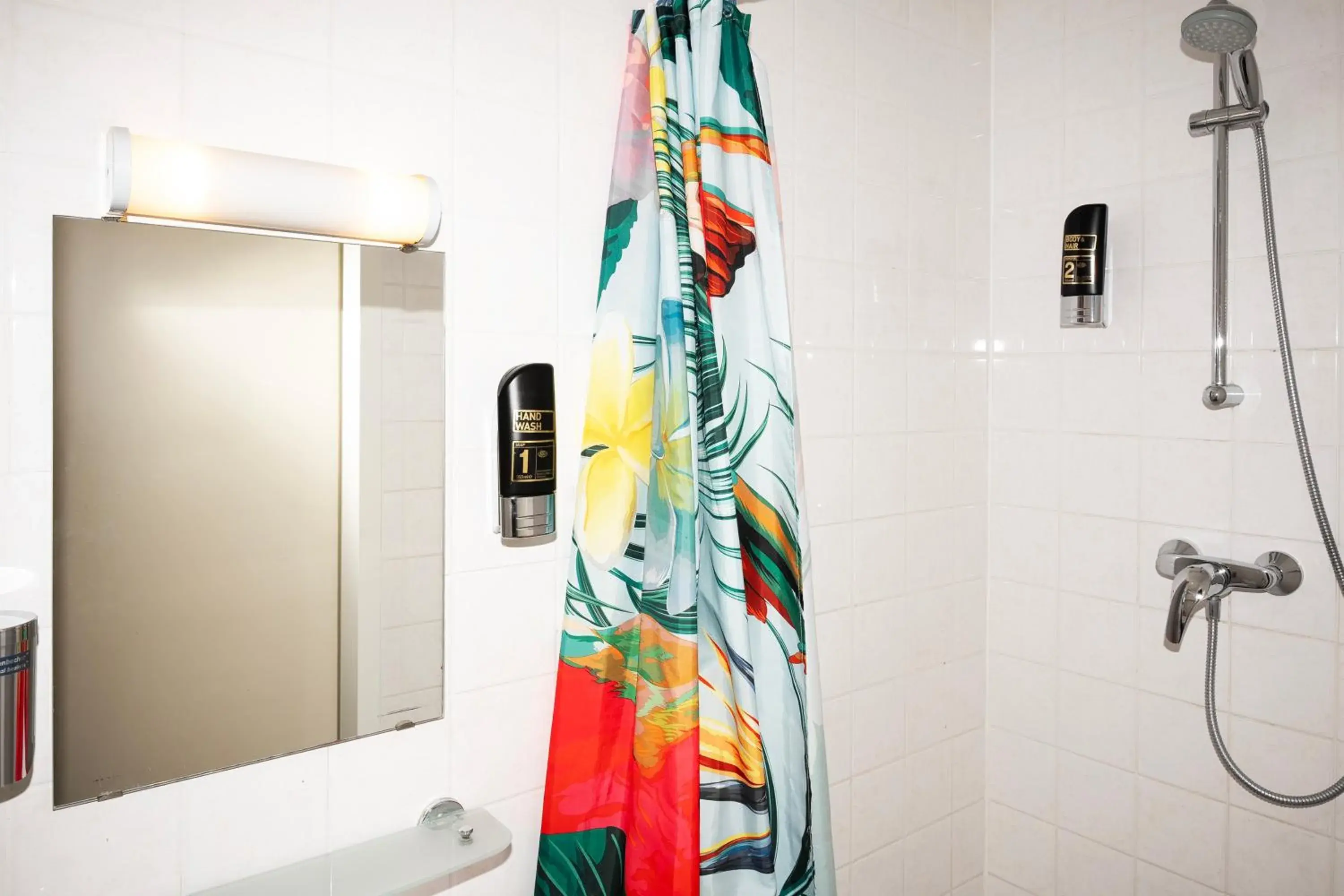 Ironing Room with Shared Bathroom in Amsterdam Teleport Hotel Ironing Room with Shared Bathroom in Amsterdam Teleport Hotel