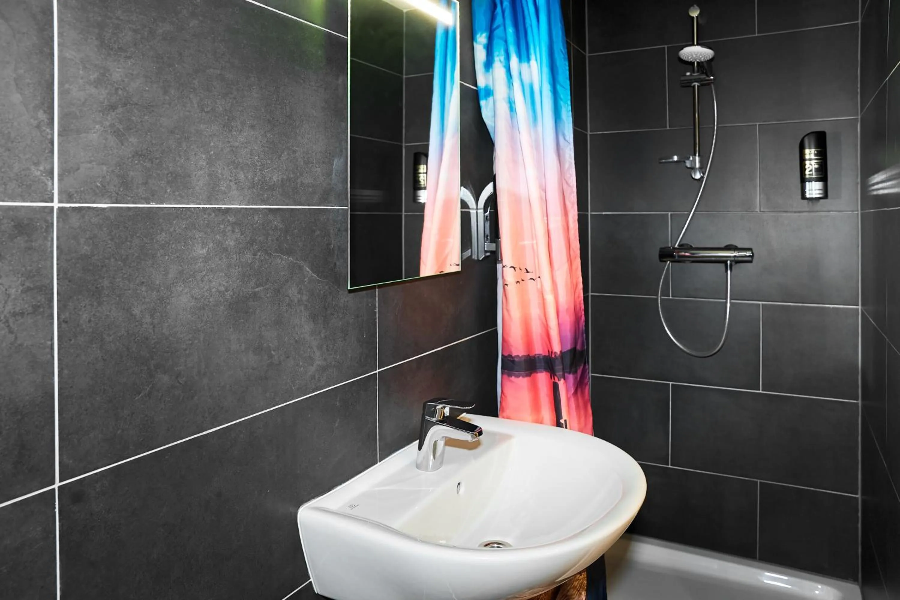 Bathroom in Amsterdam Teleport Hotel