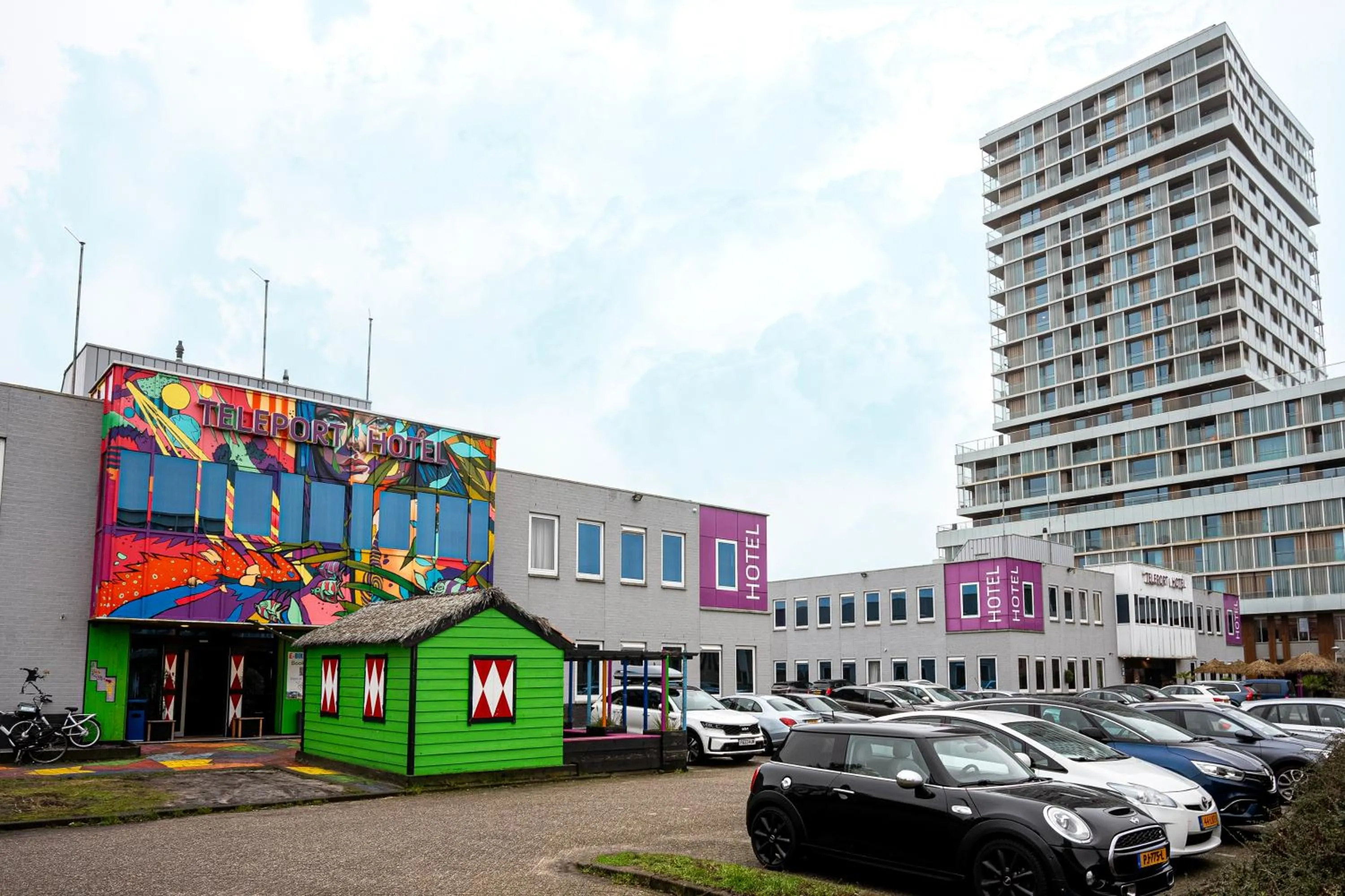 Parking in Amsterdam Teleport Hotel - Free Parking