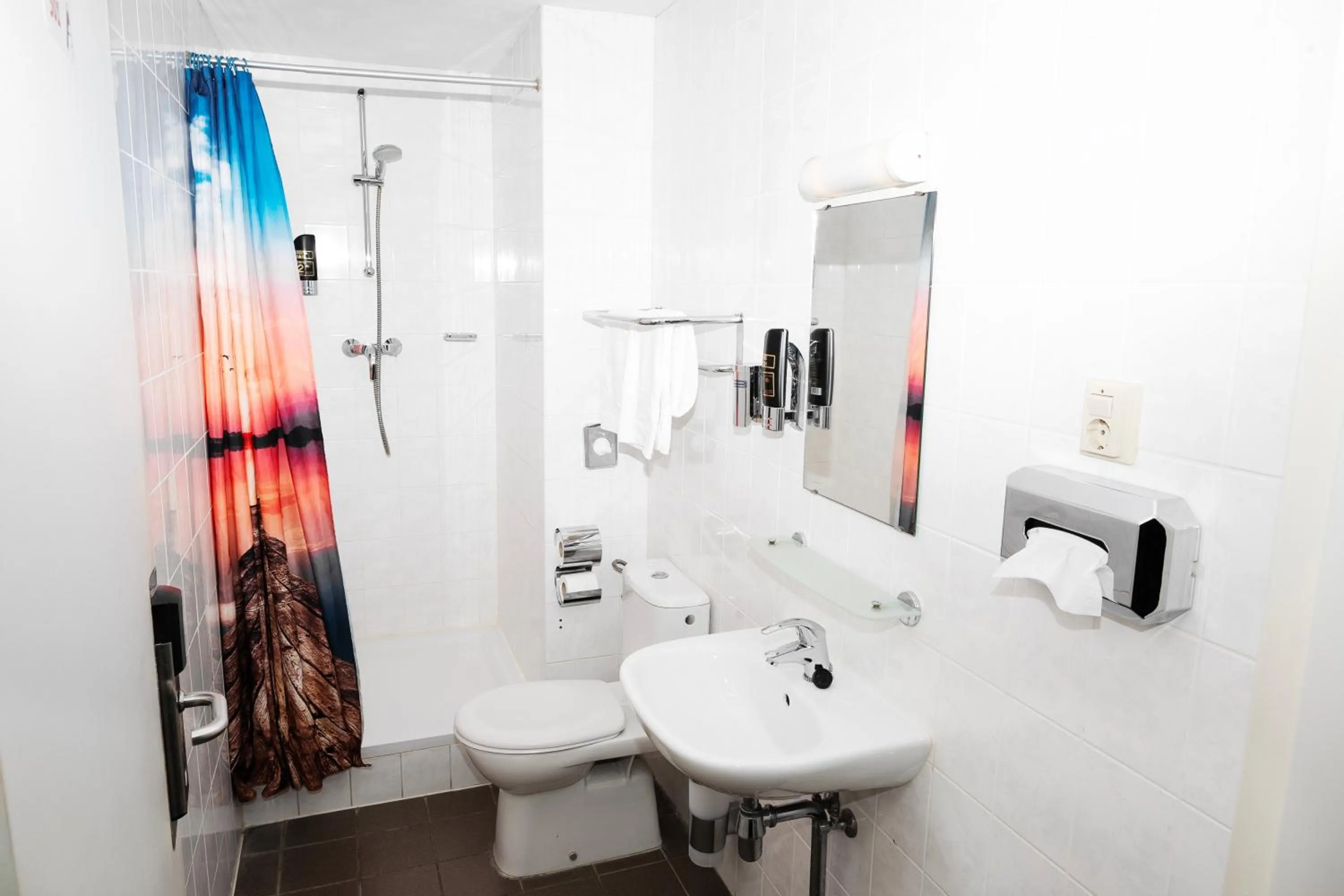 Toilet in Amsterdam Teleport Hotel - Free Parking