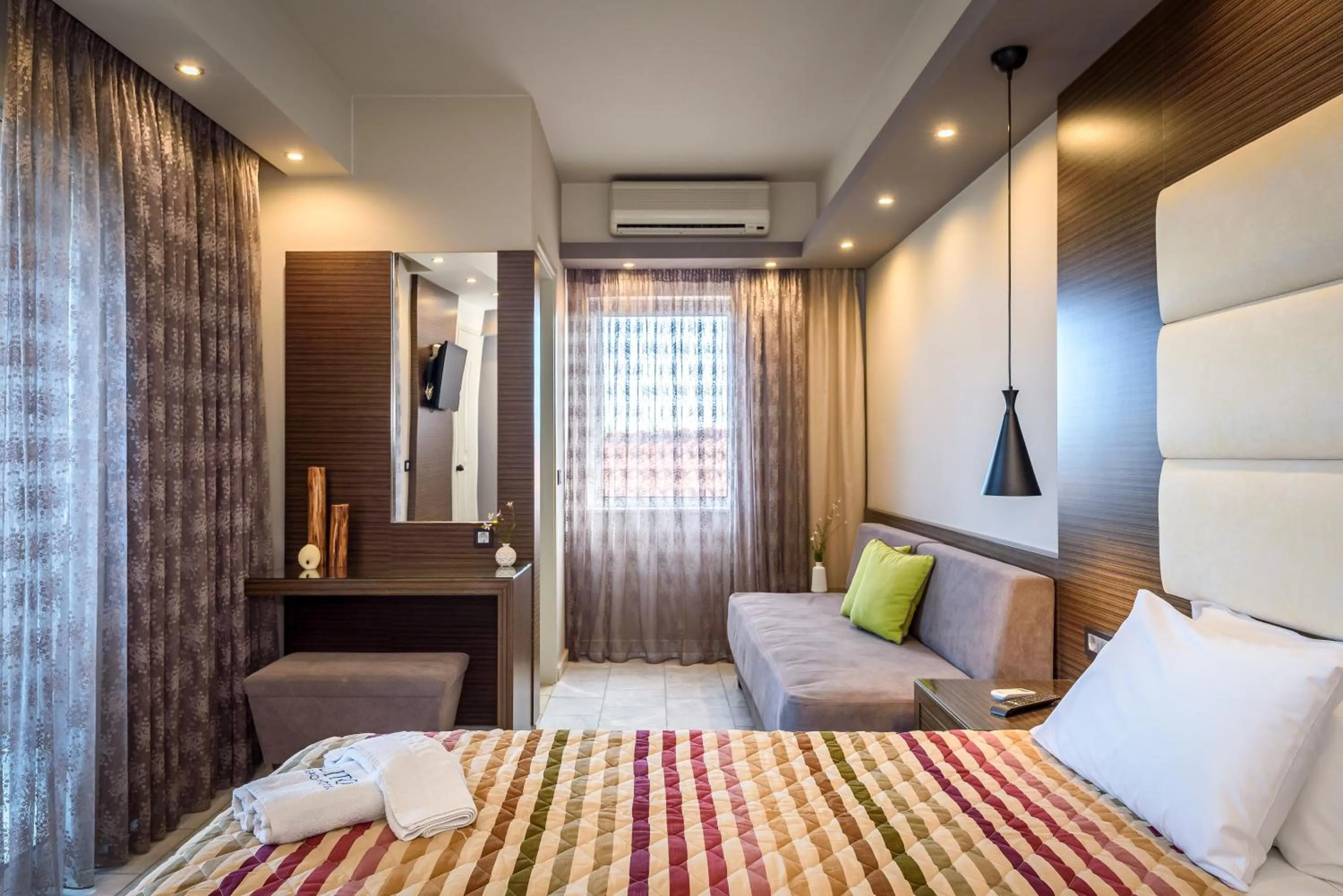 Bed in Lito Beach Hotel