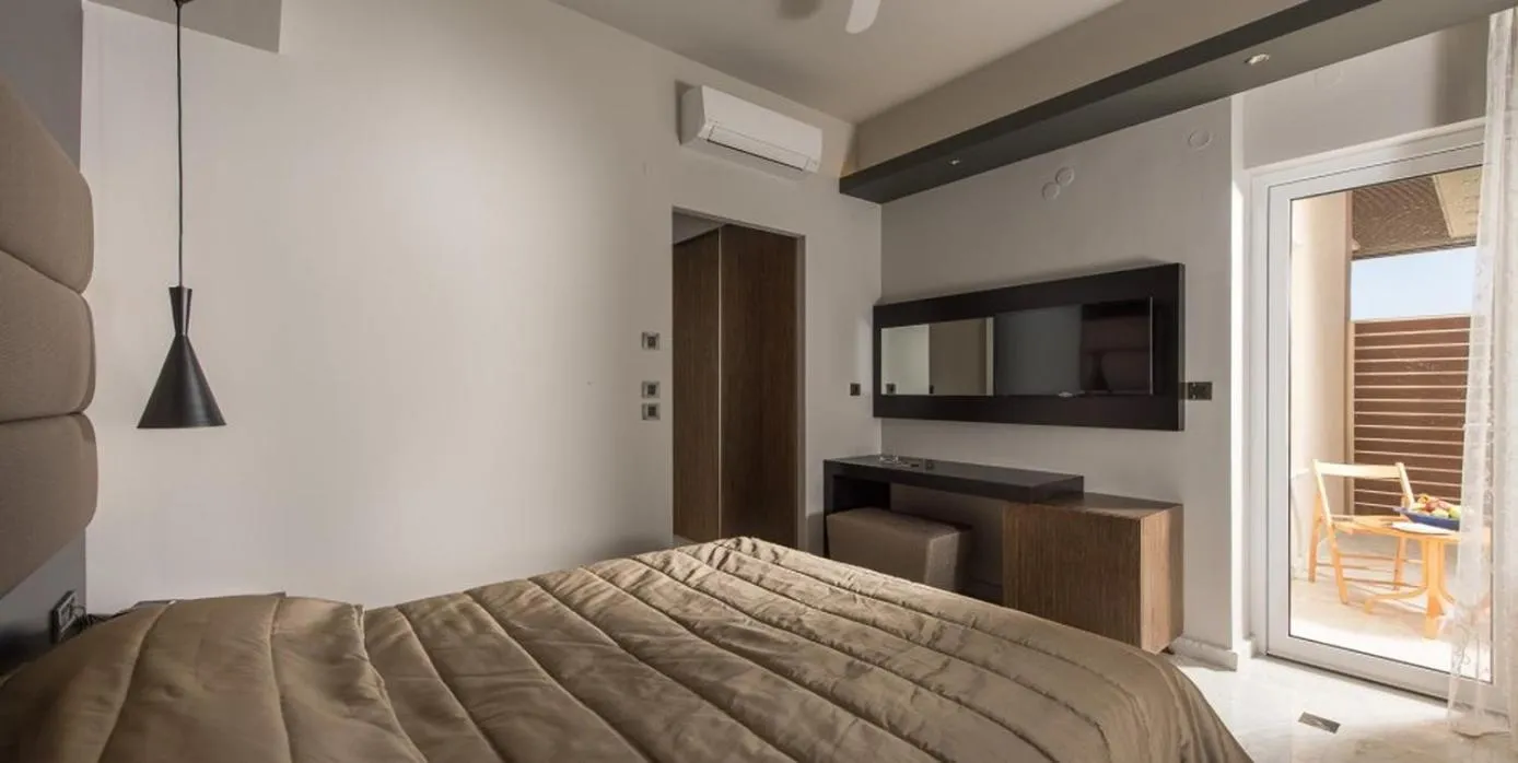 Bed in Lito Beach Hotel