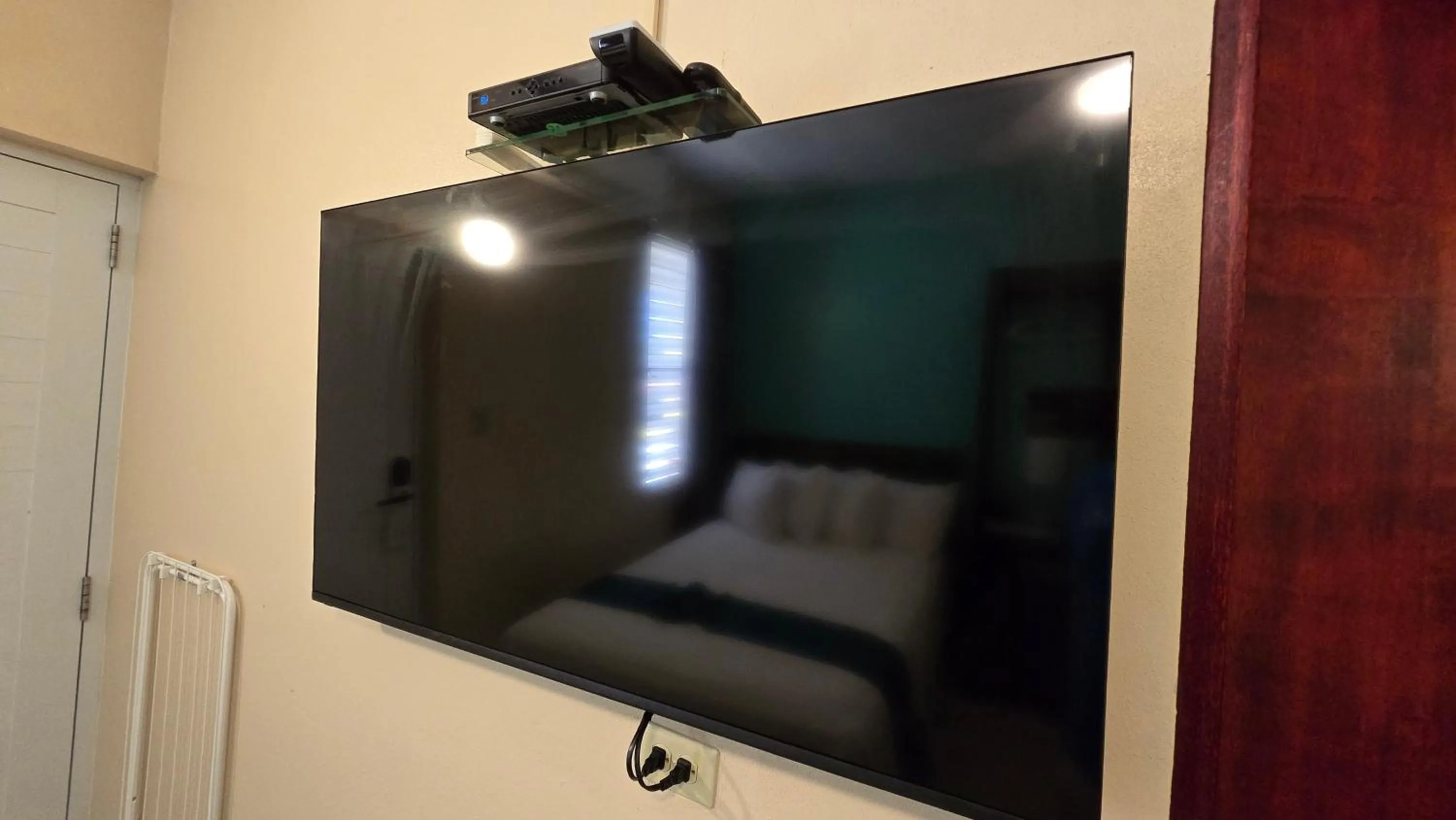 TV and multimedia in I Love Combate Rooms & Suites