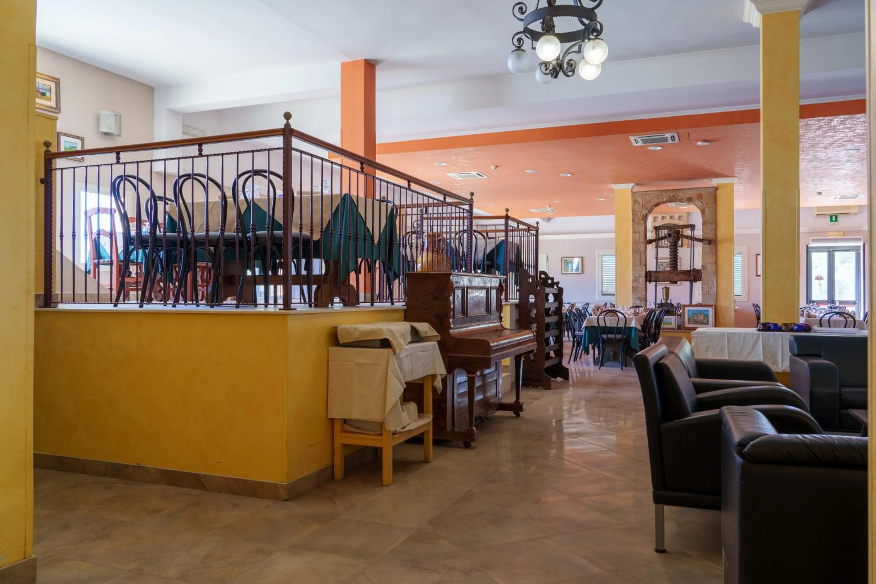 Restaurant/places to eat in Hotel Le Macine