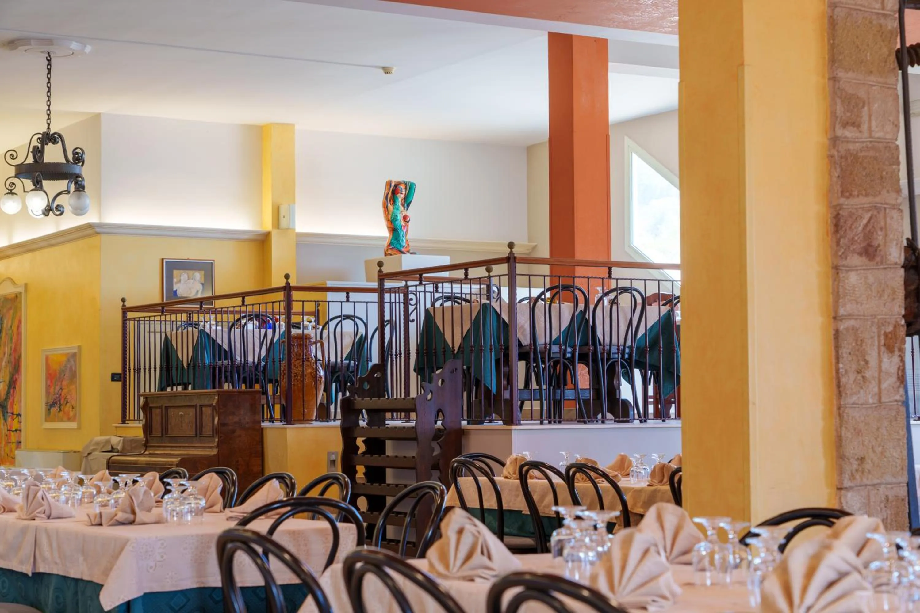 Restaurant/places to eat in Hotel Le Macine