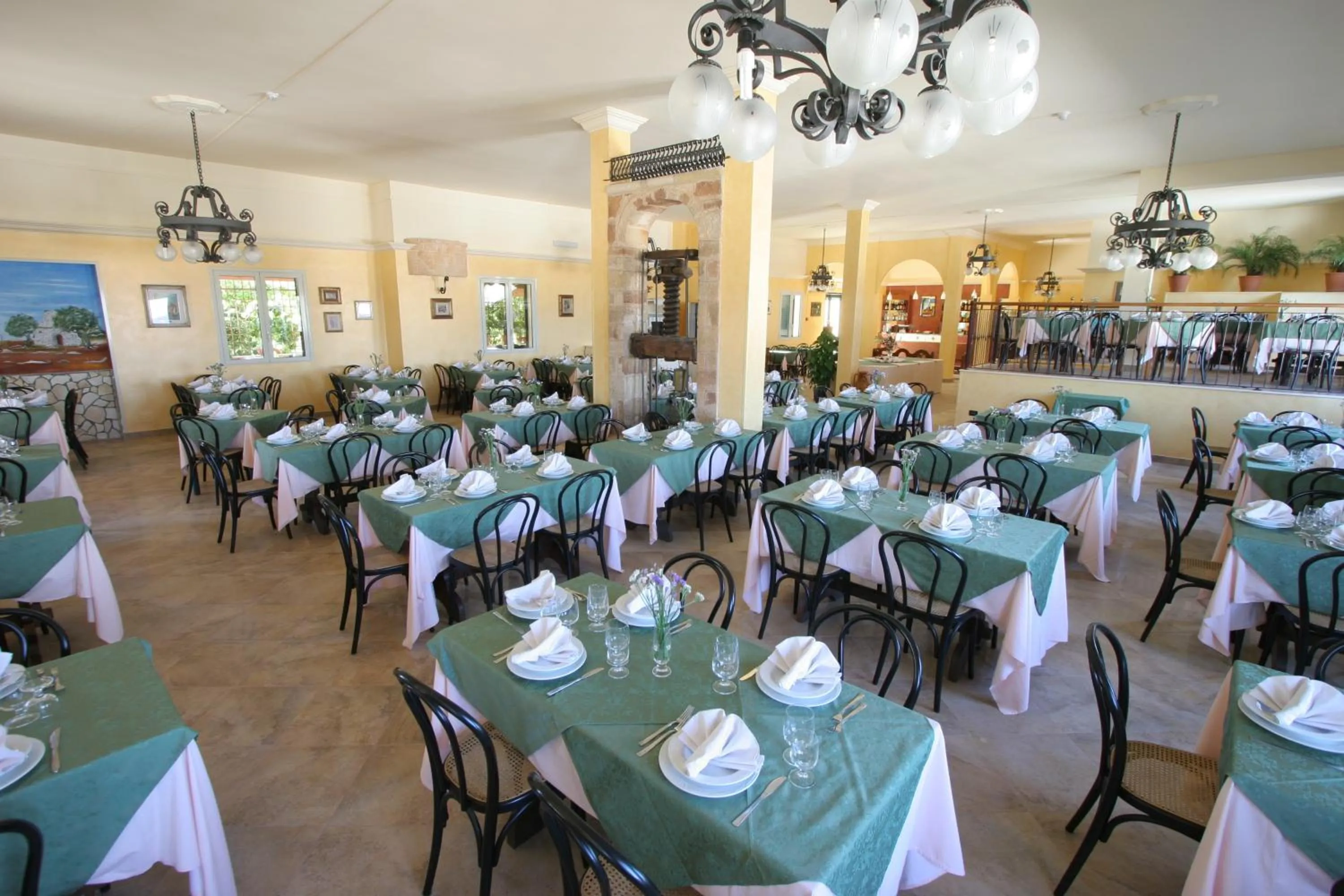 Restaurant/places to eat in Hotel Le Macine