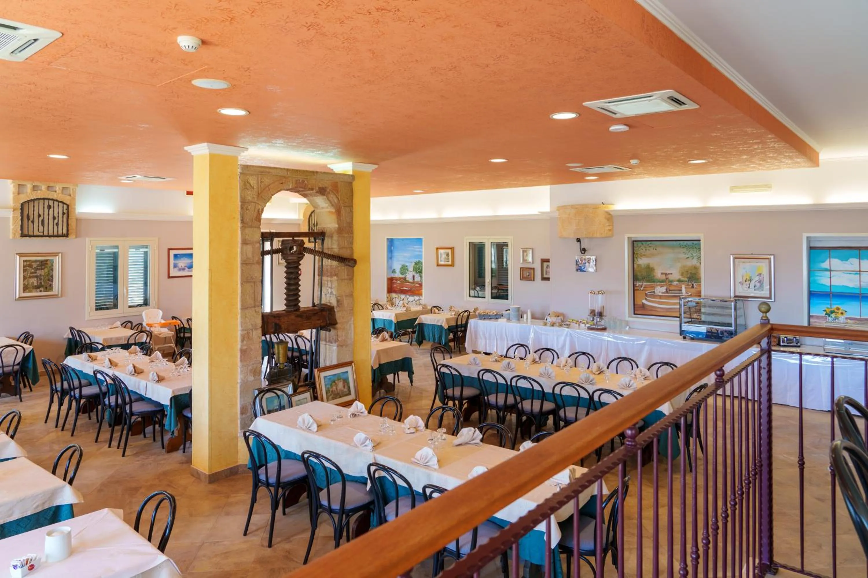 Restaurant/places to eat in Hotel Le Macine