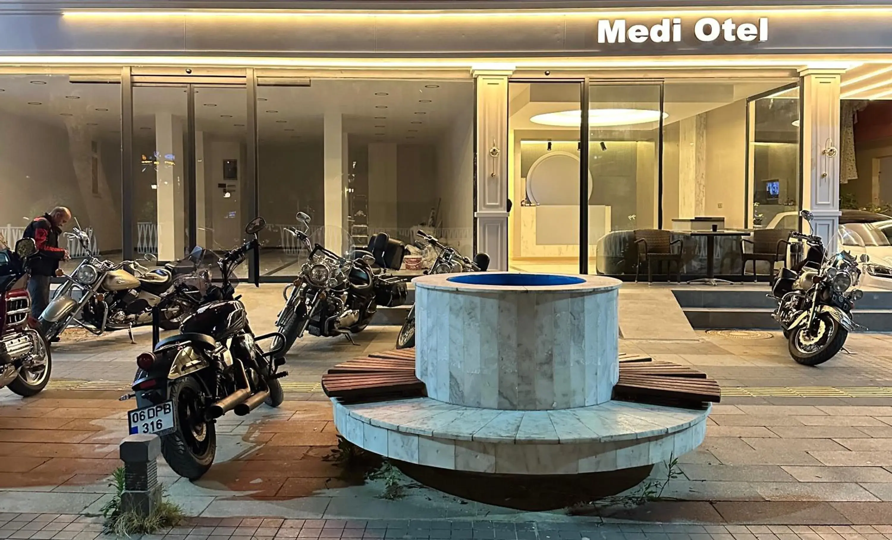 Property building in Medi Otel Property building in Medi Otel