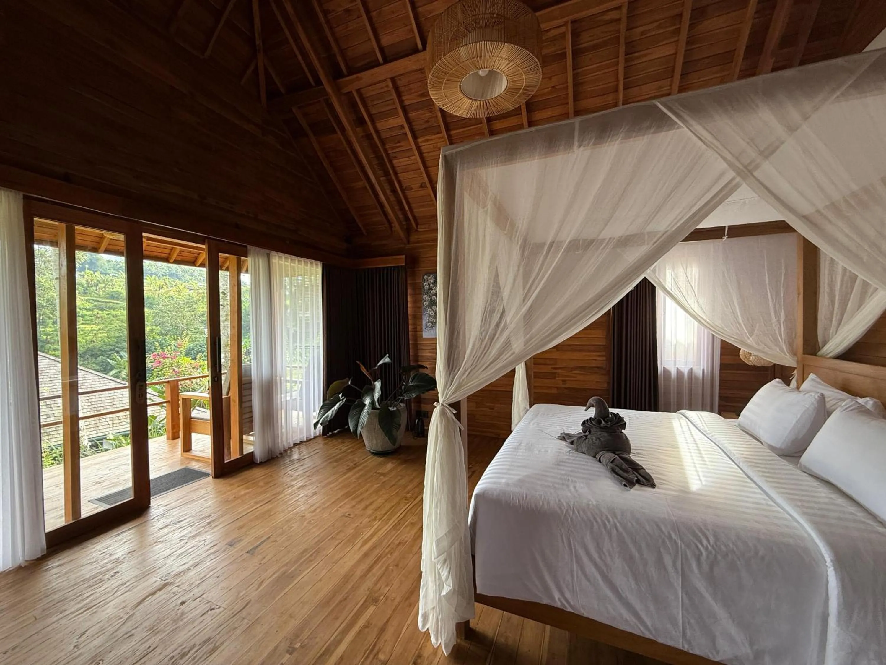 Bed in Taman Swarga Villa Resort & Spa Sidemen