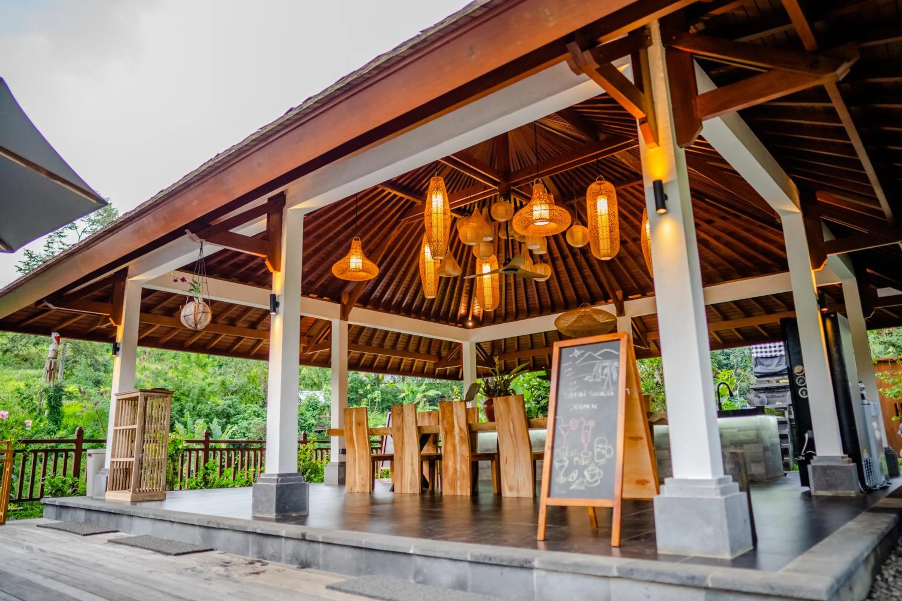 Restaurant/places to eat in Taman Swarga Villa Resort & Spa Sidemen