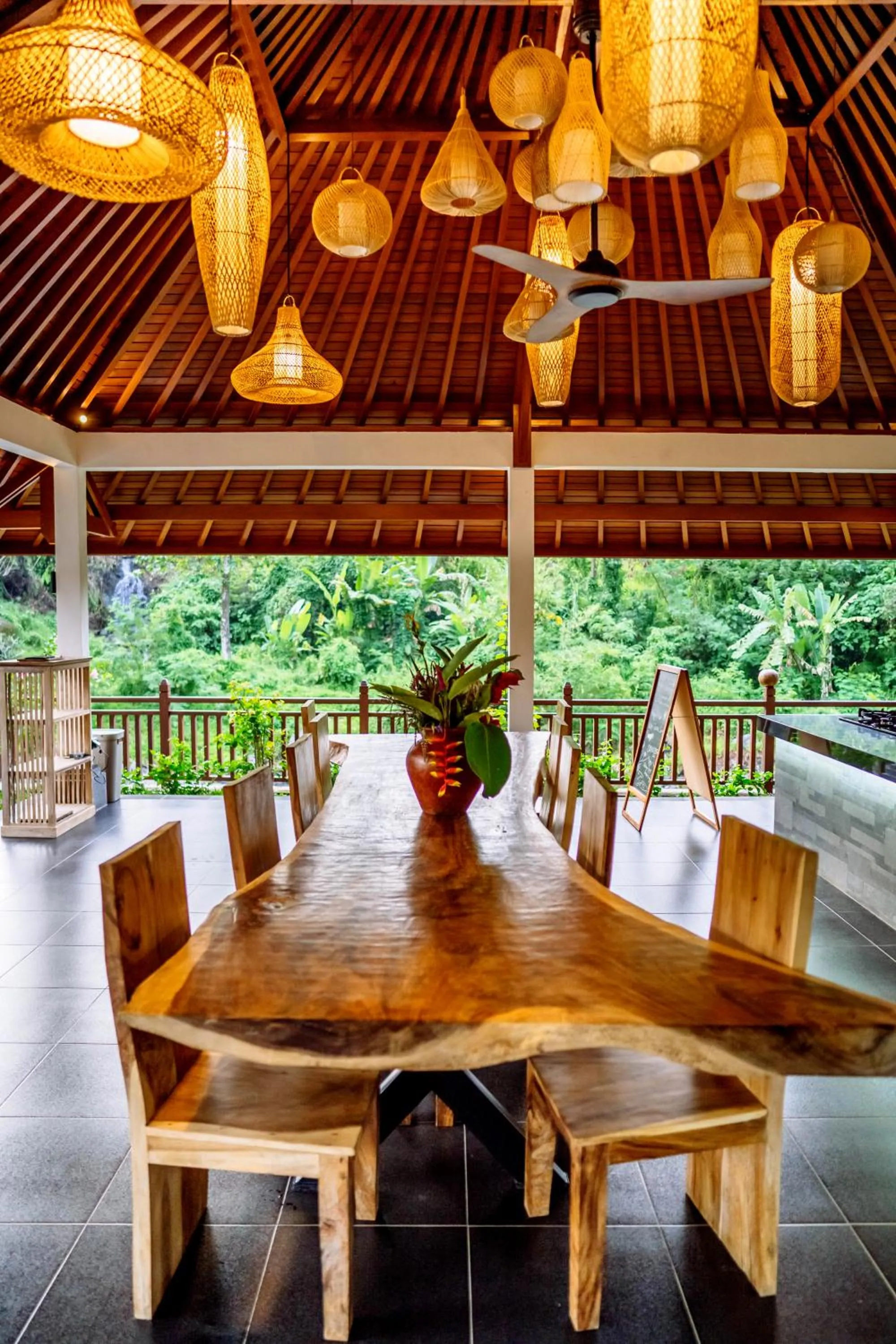 Restaurant/places to eat in Taman Swarga Villa Resort & Spa Sidemen