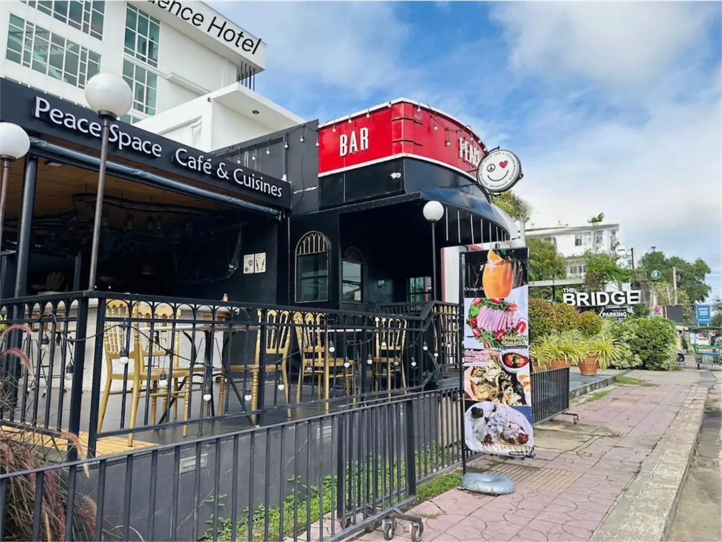 Restaurant/places to eat in The Bridge Residence Hotel Restaurant/places to eat in The Bridge Residence Hotel