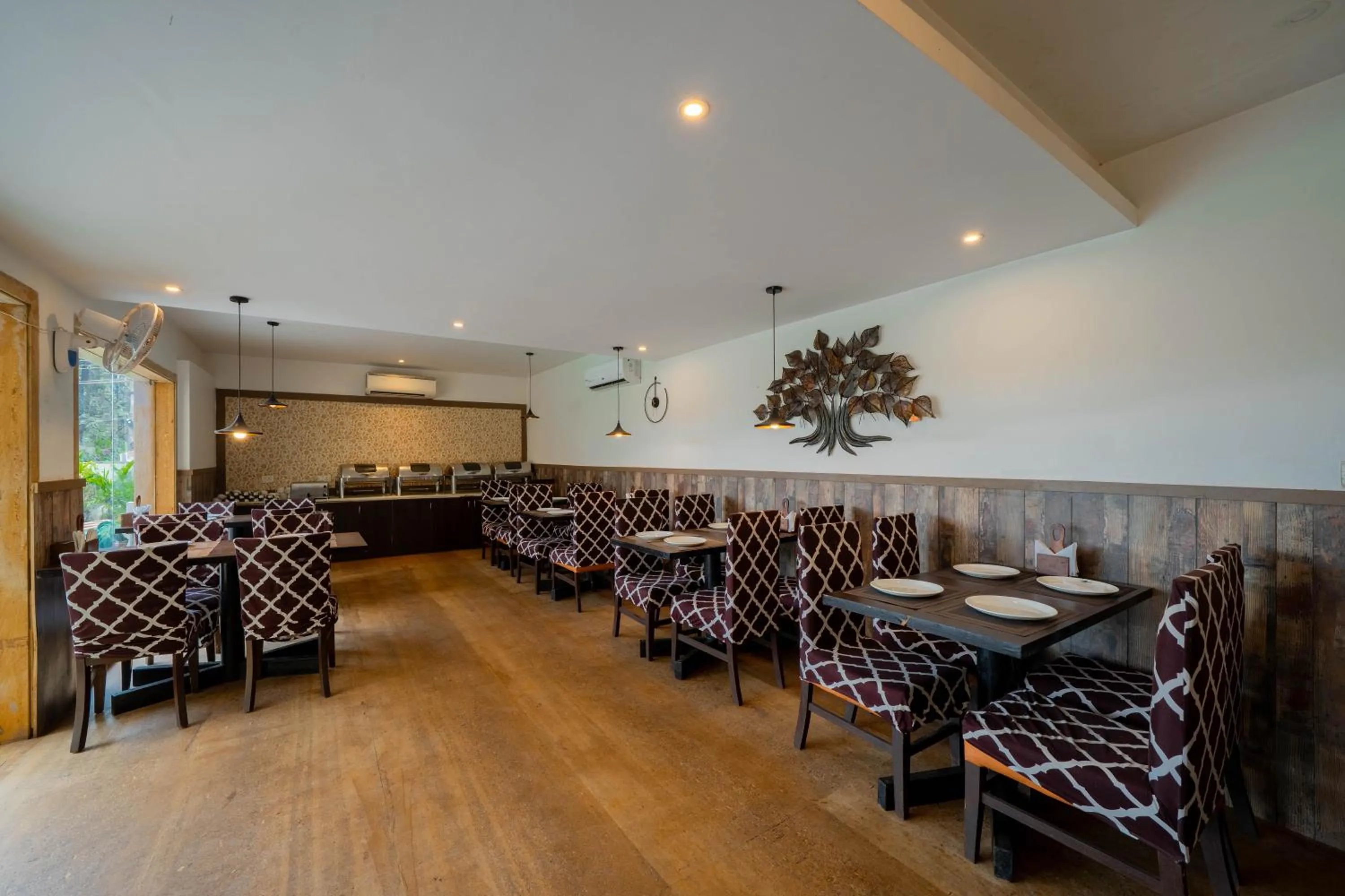 Restaurant/places to eat in Perfectstayz Premium Goa Continental Baga