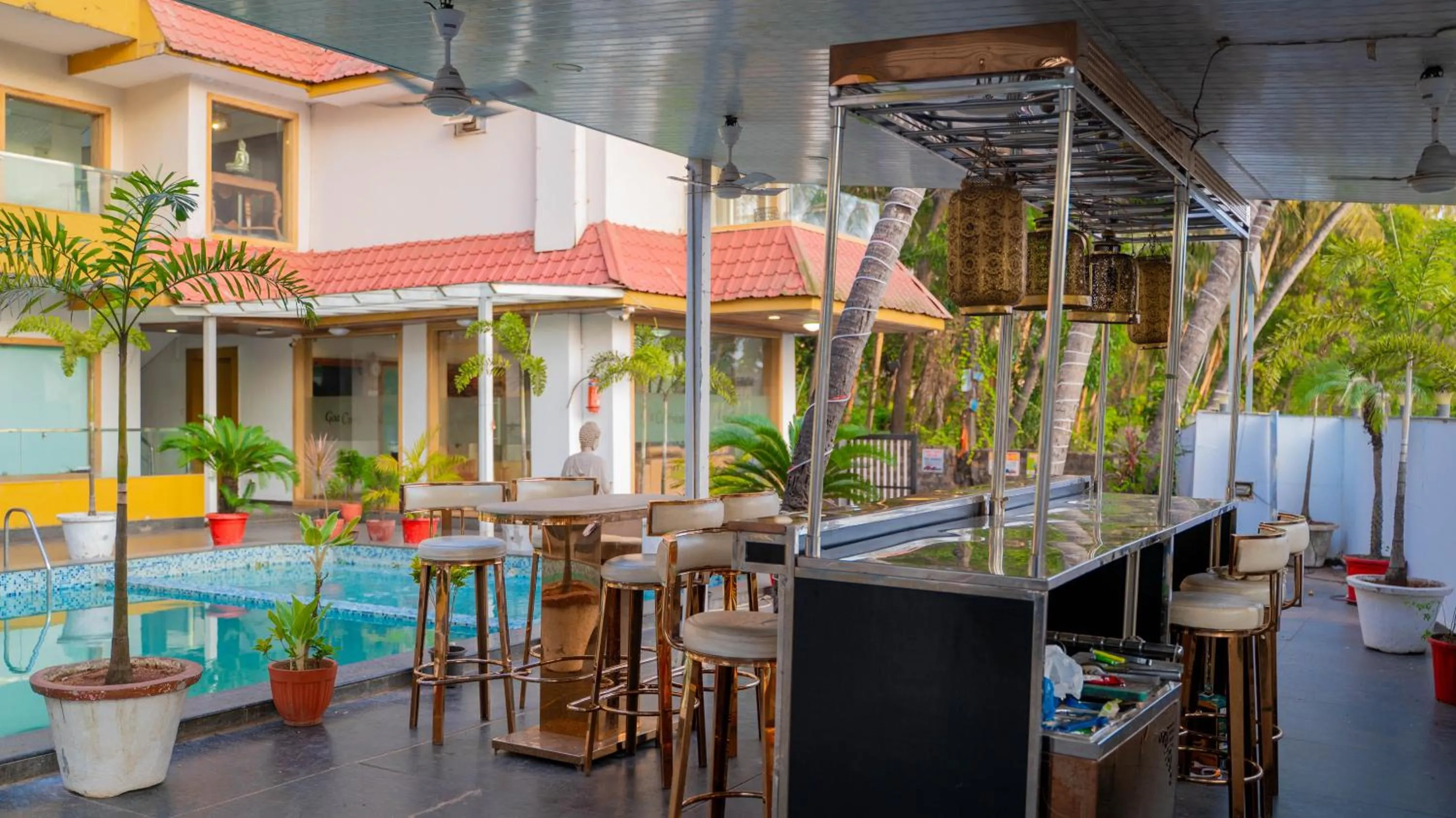 Lounge or bar in Perfectstayz Premium Goa Continental Baga
