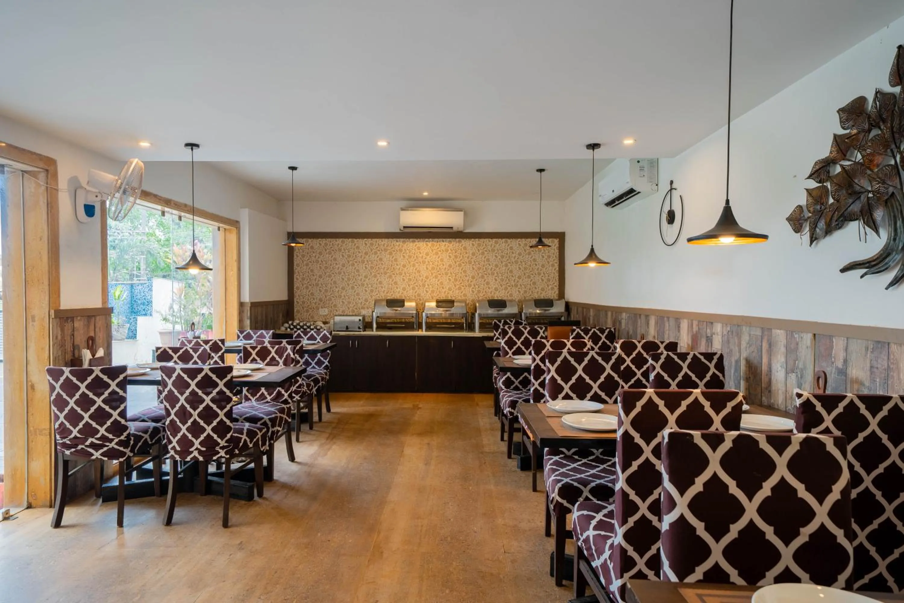 Restaurant/places to eat in Perfectstayz Premium Goa Continental Baga