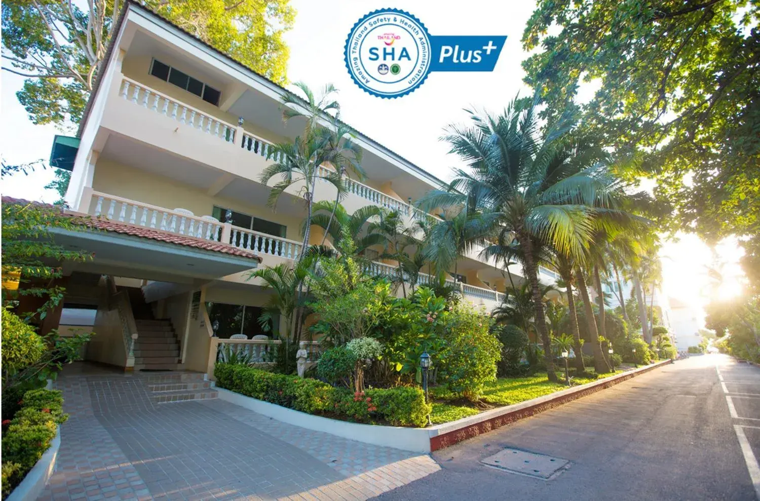 Property building in Twin Palms Resort Pattaya, SHA Extra Plus Certified Property building in Twin Palms Resort Pattaya, SHA Extra Plus Certified