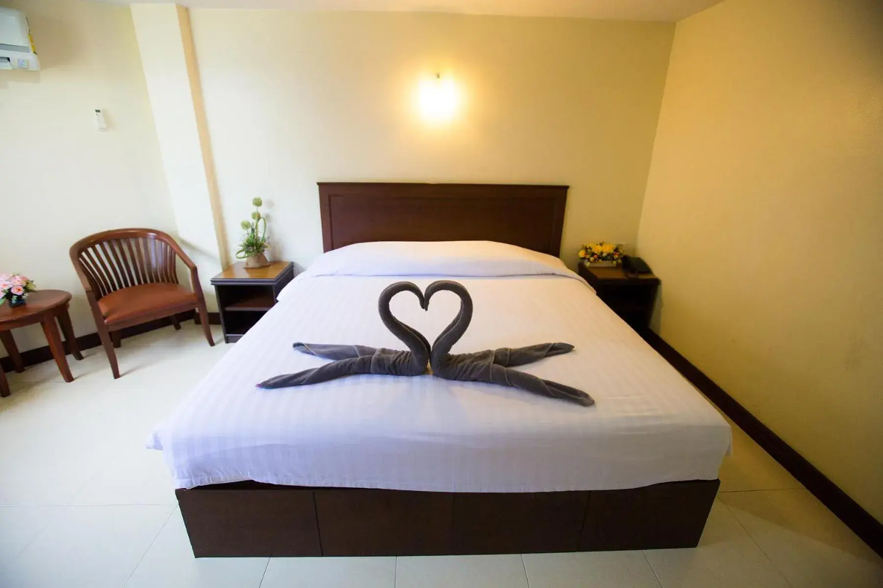 Bed in Twin Palms Resort Pattaya, SHA Extra Plus Certified Bed in Twin Palms Resort Pattaya, SHA Extra Plus Certified