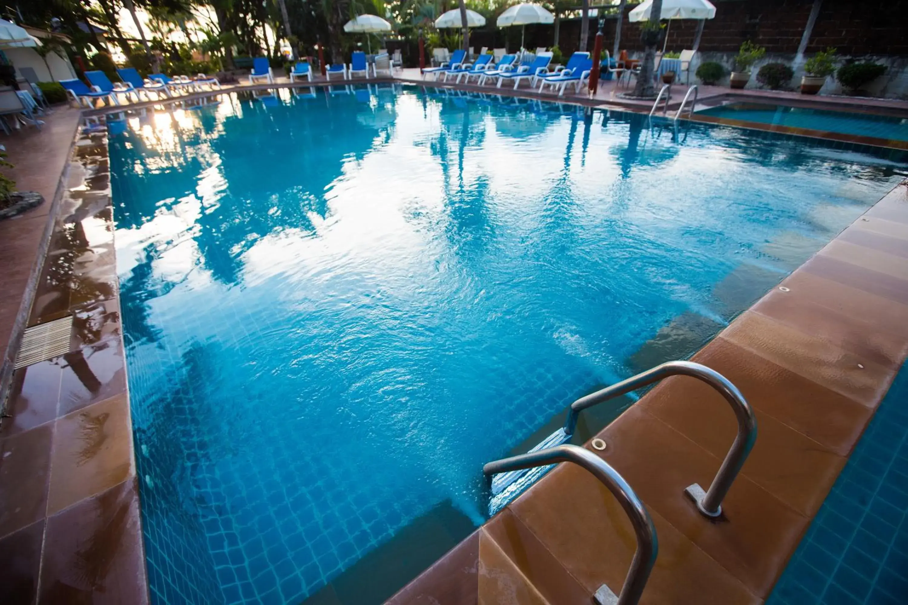 Swimming pool in Twin Palms Resort Pattaya, SHA Extra Plus Certified Swimming pool in Twin Palms Resort Pattaya, SHA Extra Plus Certified