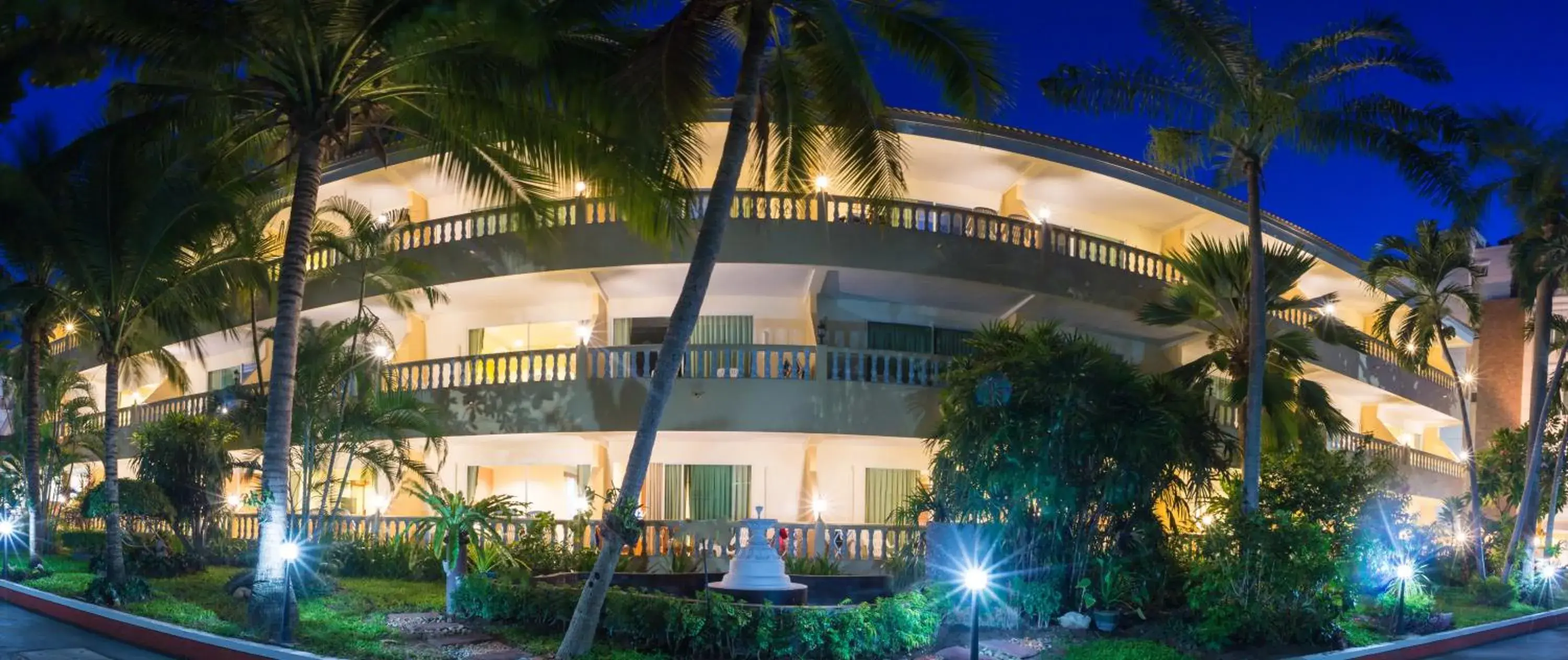 Property building in Twin Palms Resort Pattaya, SHA Extra Plus Certified Property building in Twin Palms Resort Pattaya, SHA Extra Plus Certified