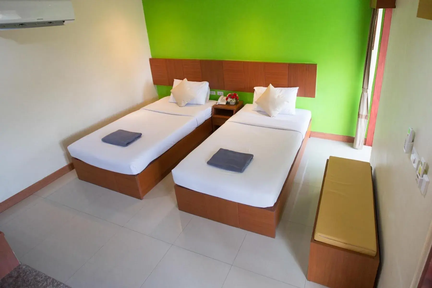 Standard Twin Room in Twin Palms Resort Pattaya, SHA Extra Plus Certified Standard Twin Room in Twin Palms Resort Pattaya, SHA Extra Plus Certified