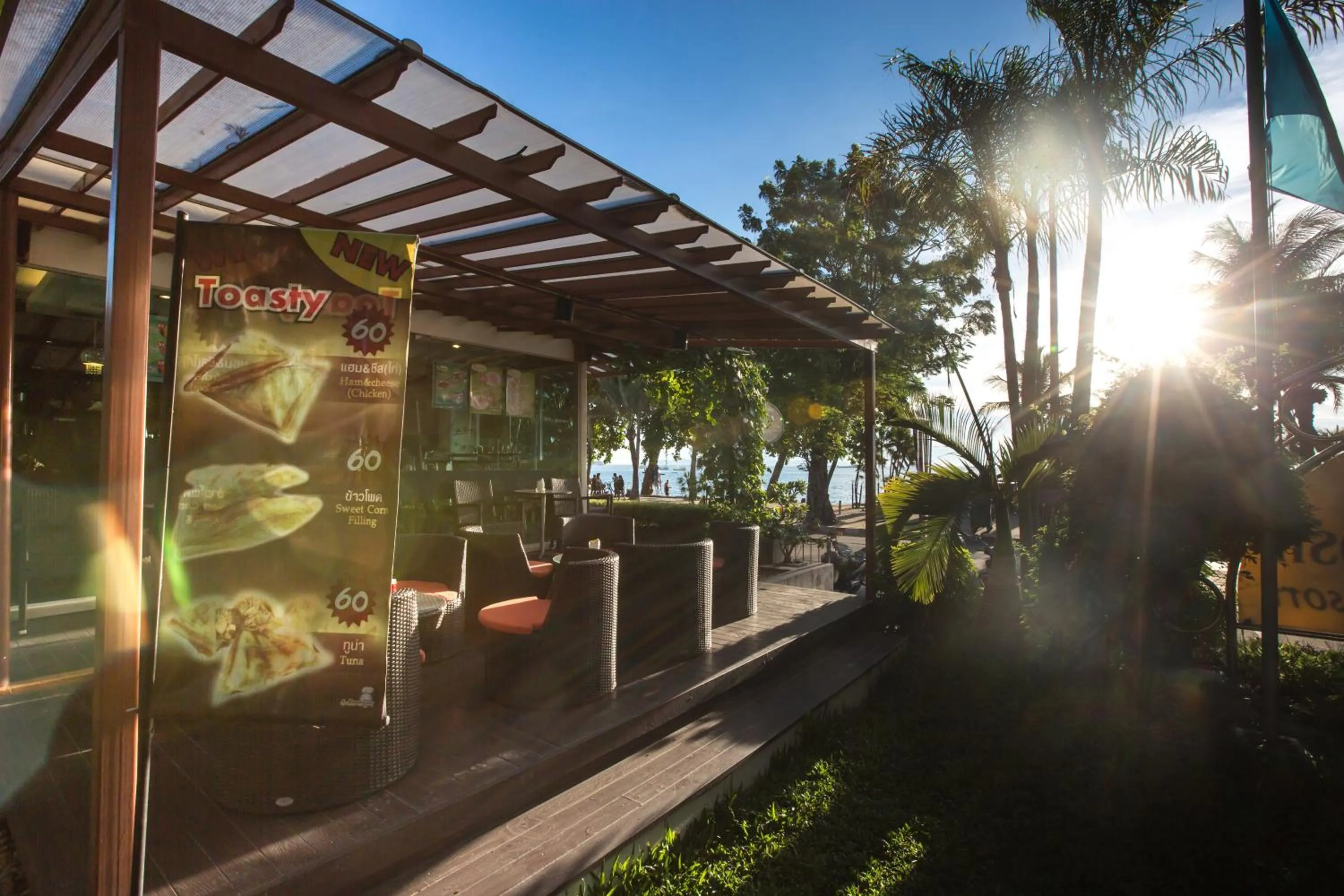 Lounge or bar in Twin Palms Resort Pattaya, SHA Extra Plus Certified