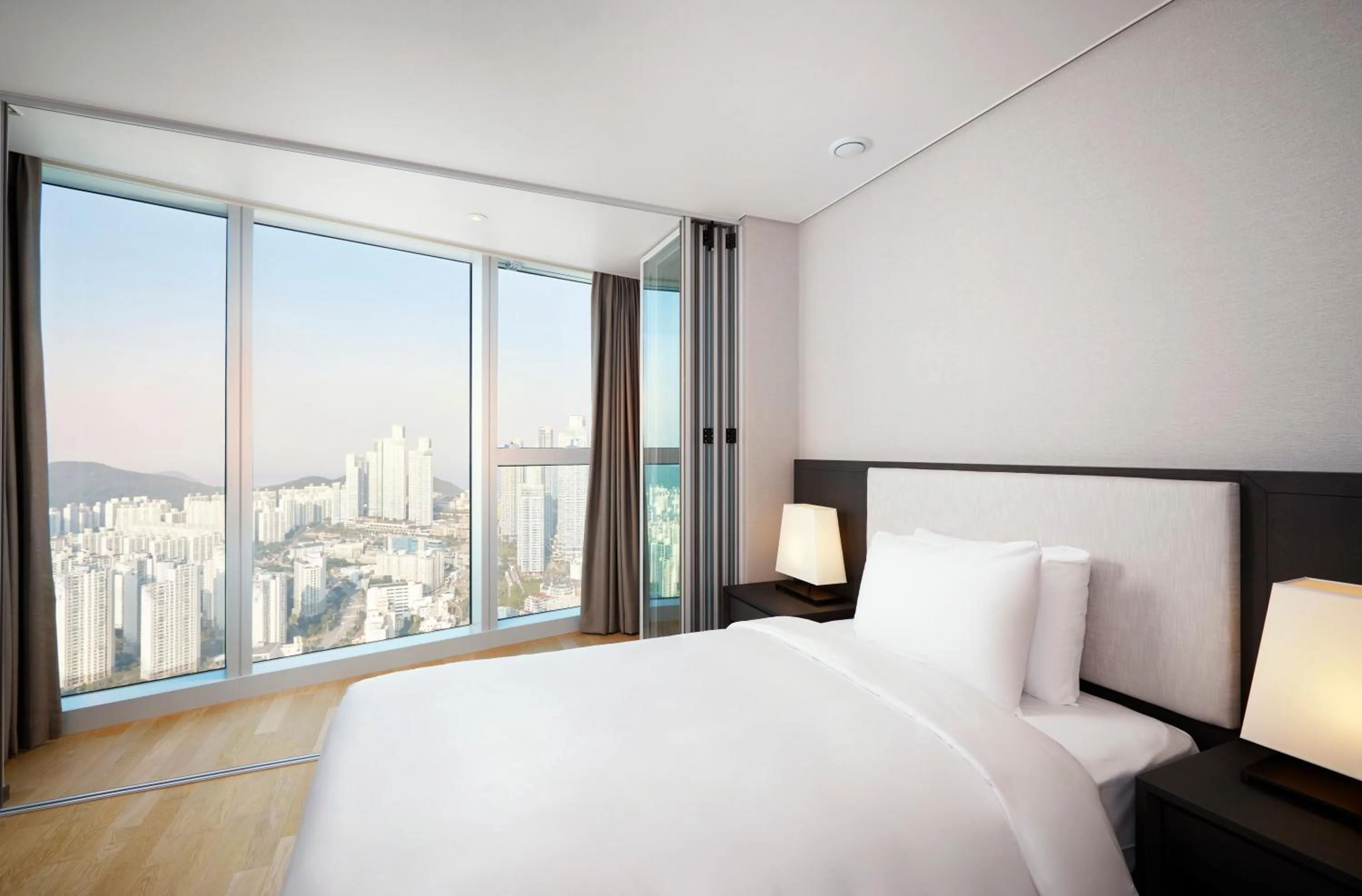 Bedroom, Bed in New CZ LCT Residence