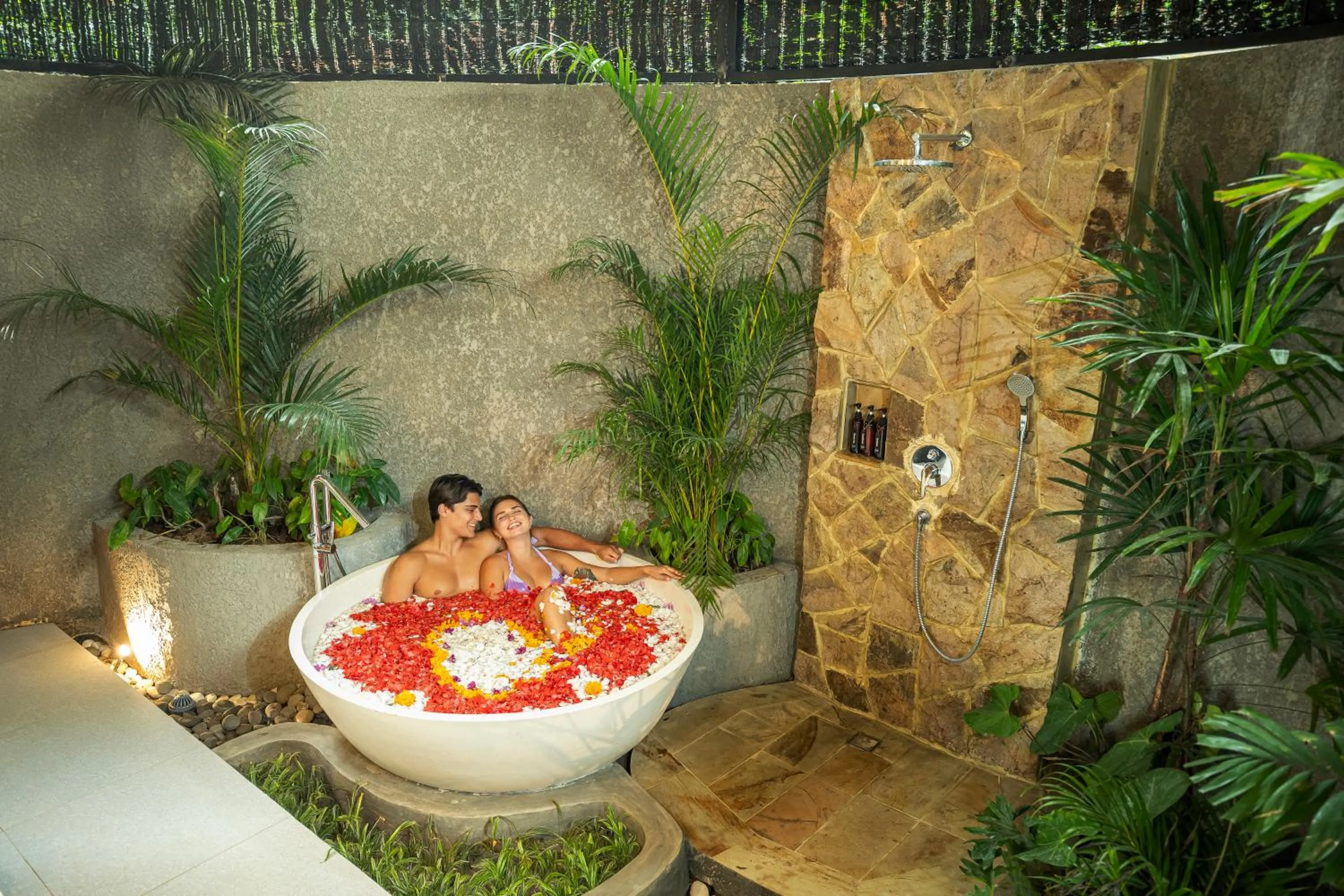 Hot Tub in Emana Bambooscape