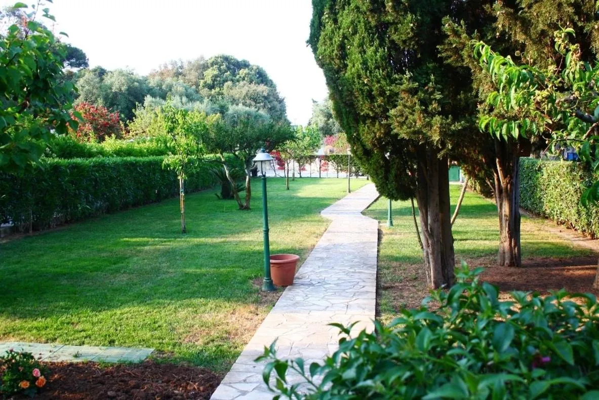 Garden view in B&B Verdegiada