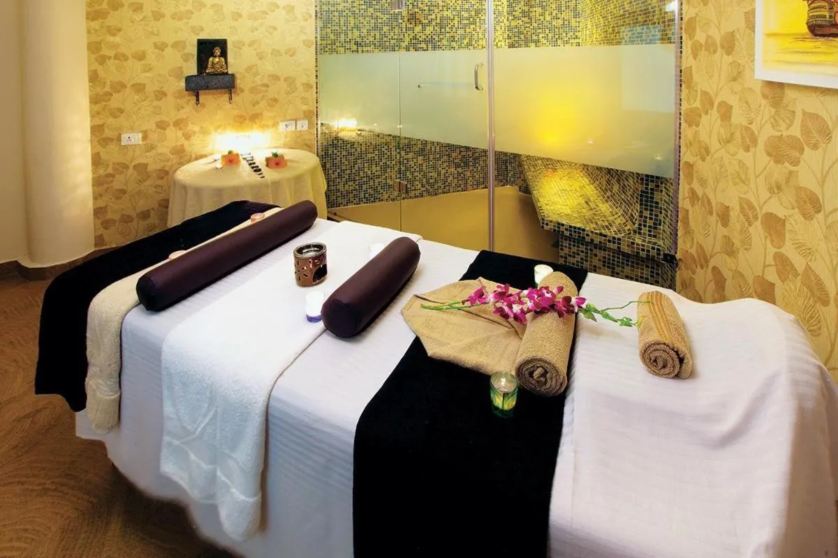 Spa and wellness centre/facilities, Bed in Le Maritime Kochi